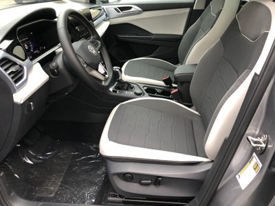 2026 Volkswagen Taos SE w/panoramic sunroof