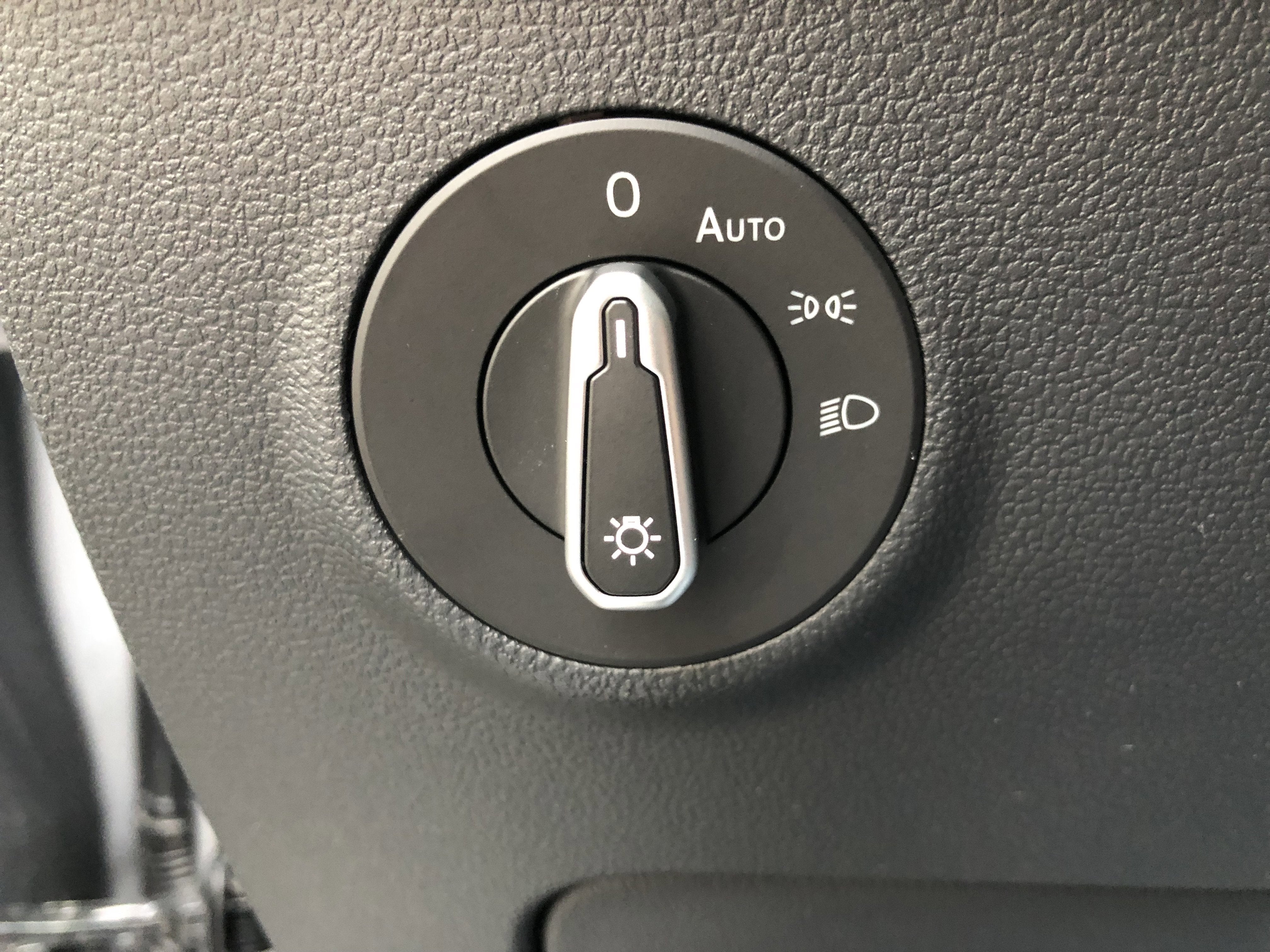 2026 Volkswagen Taos SE w/panoramic sunroof