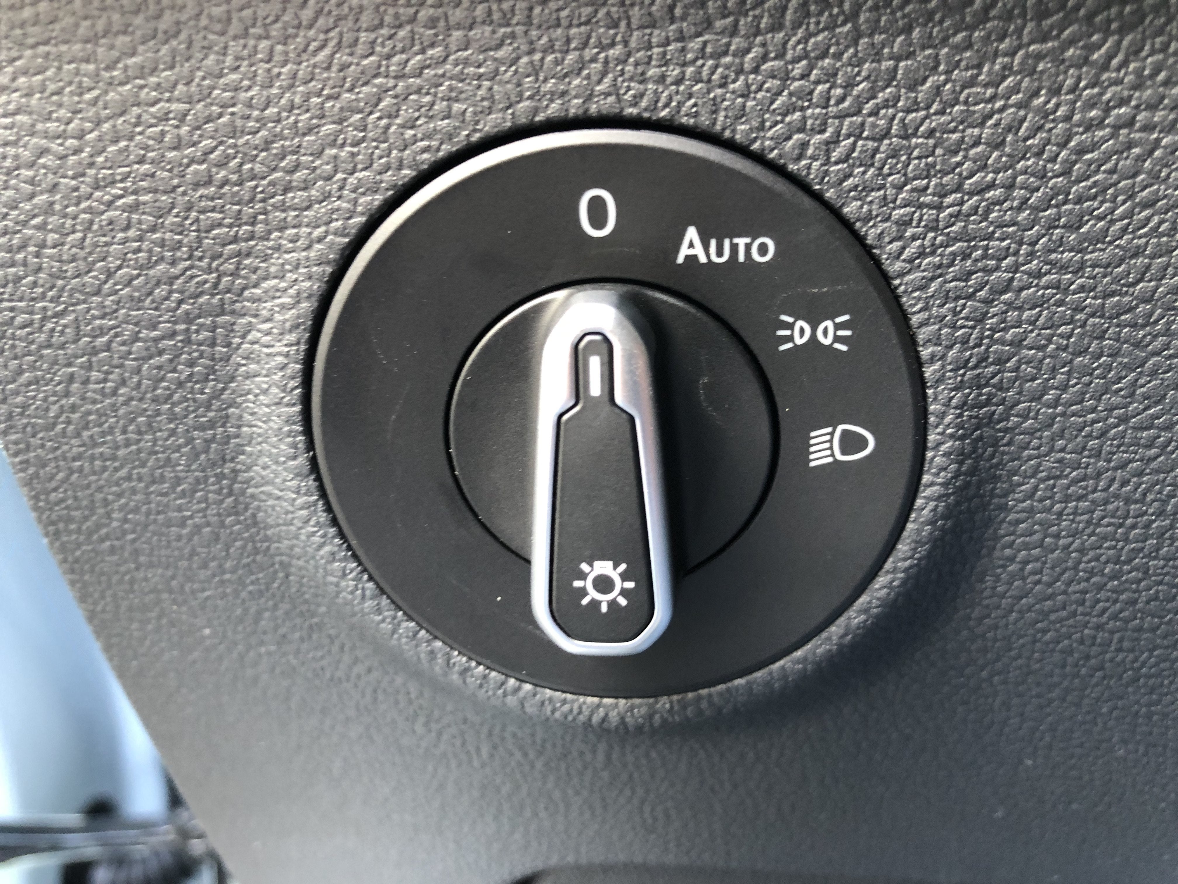 2026 Volkswagen Taos SE w/panoramic sunroof