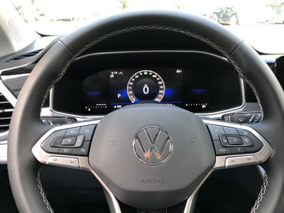 2026 Volkswagen Taos SE w/panoramic sunroof