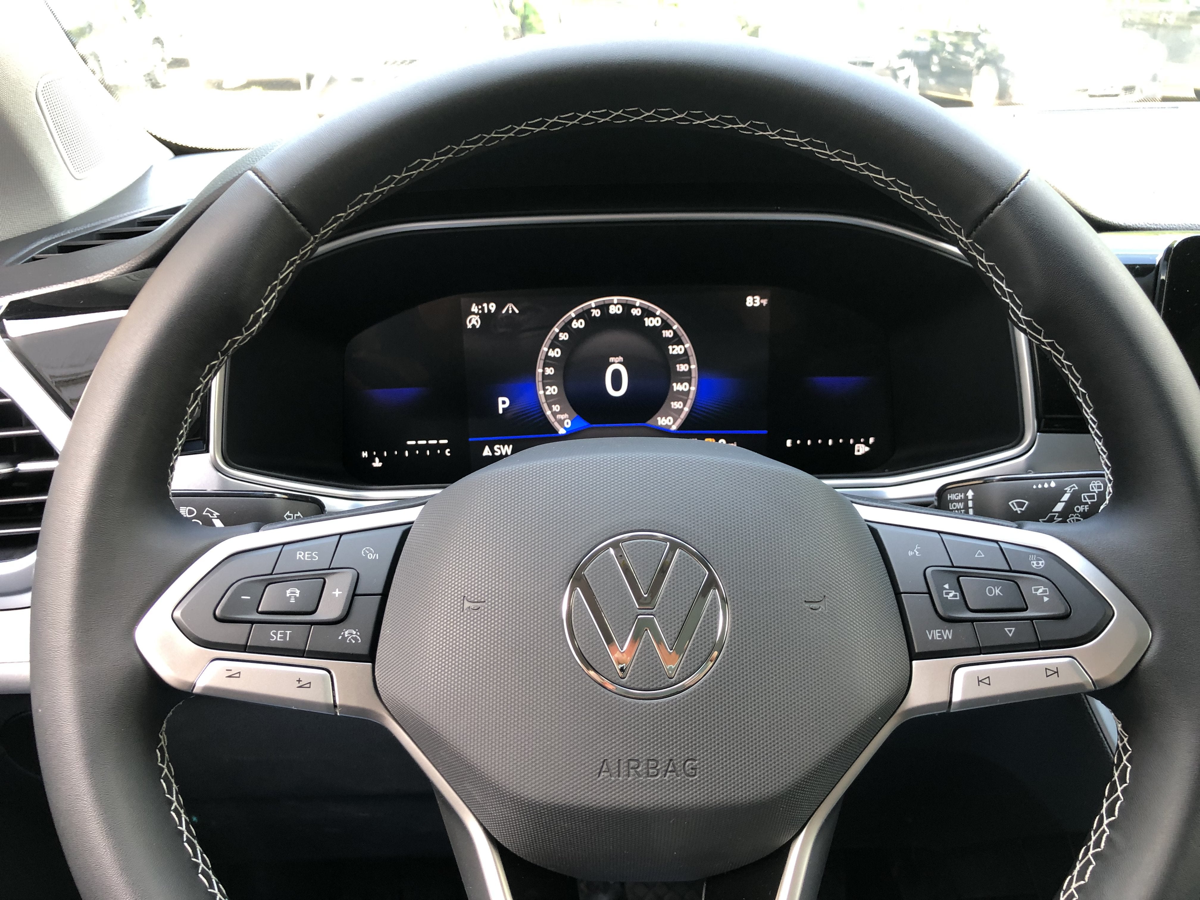 2026 Volkswagen Taos SE w/panoramic sunroof
