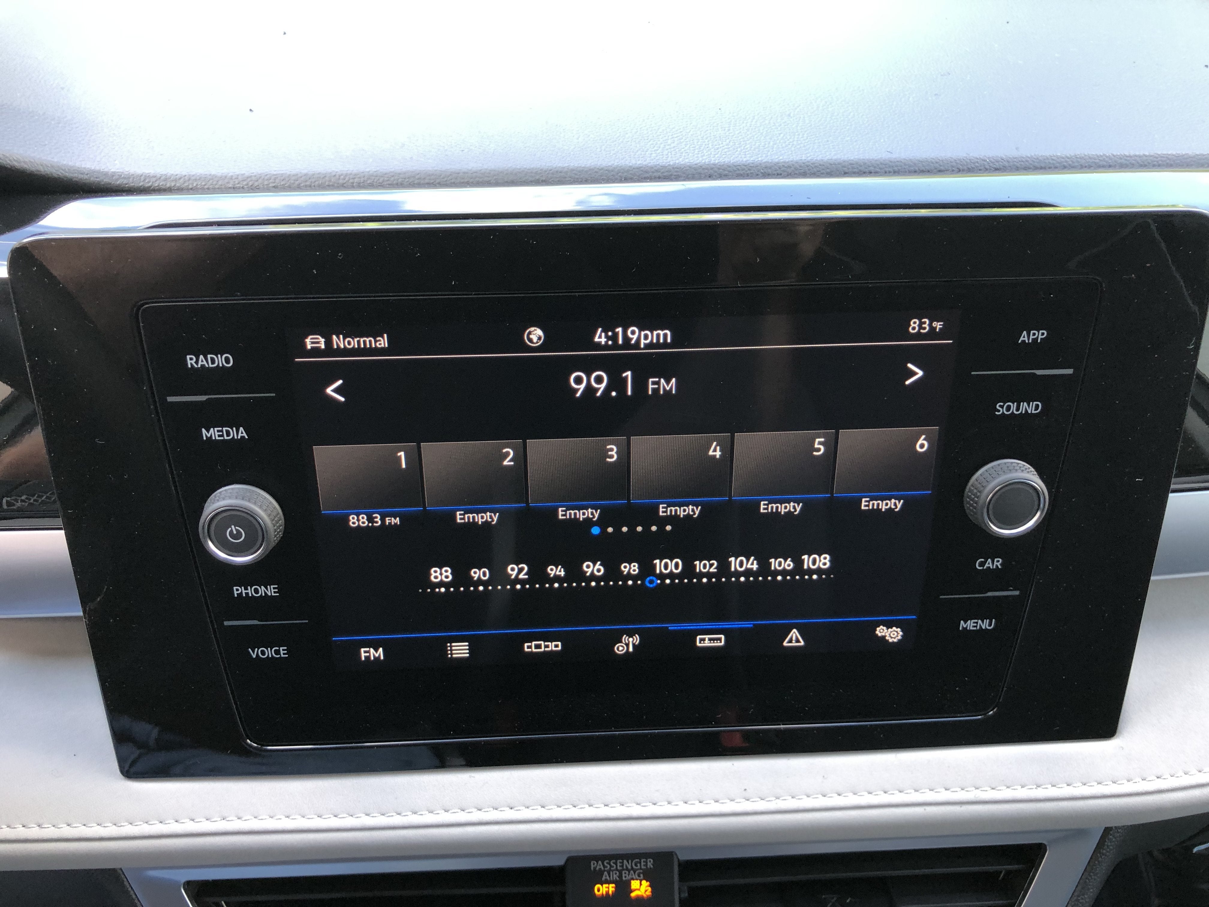 2026 Volkswagen Taos SE w/panoramic sunroof