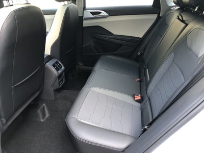 2026 Volkswagen Taos SE w/panoramic sunroof