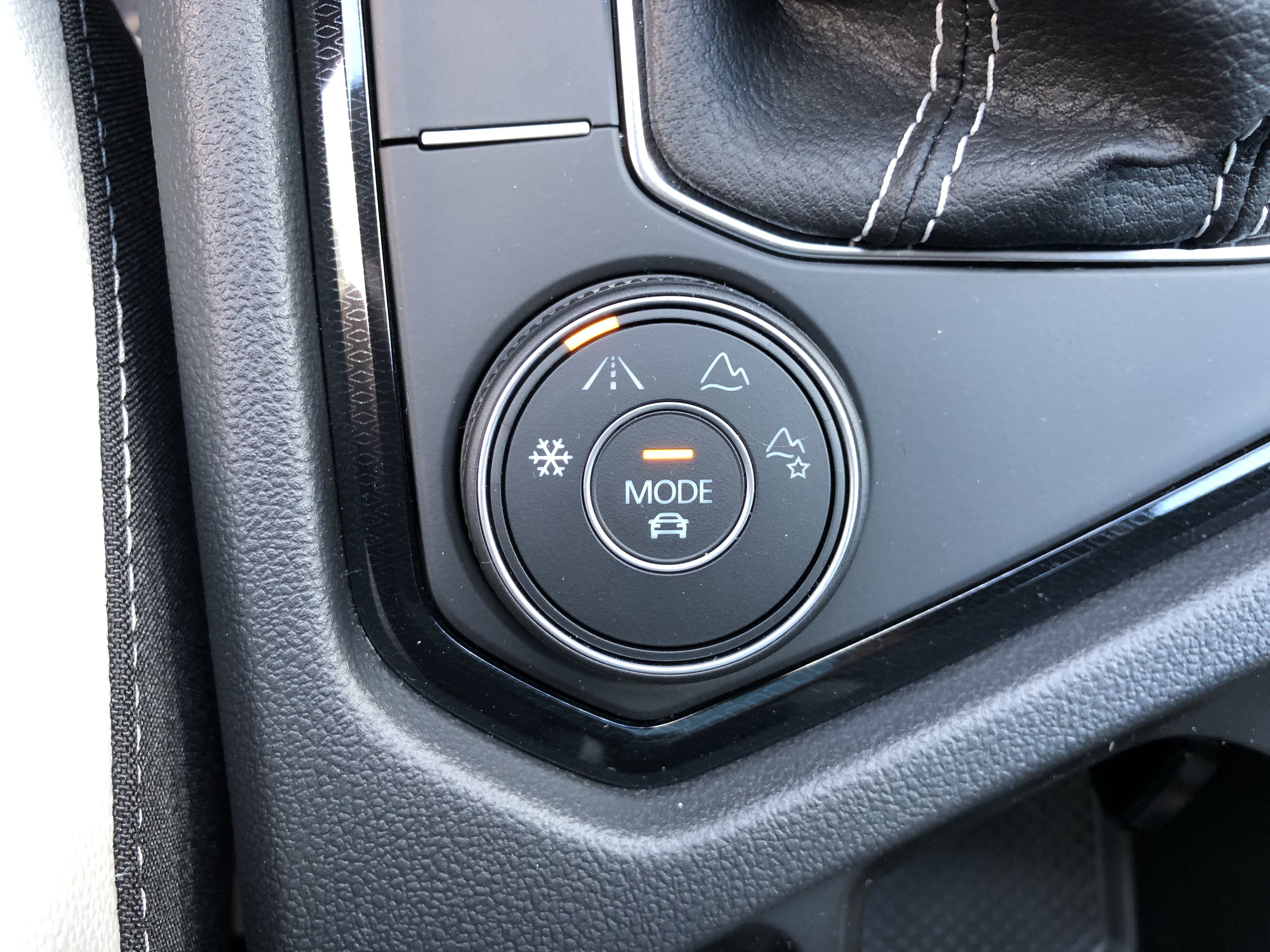 2026 Volkswagen Taos SE w/panoramic sunroof