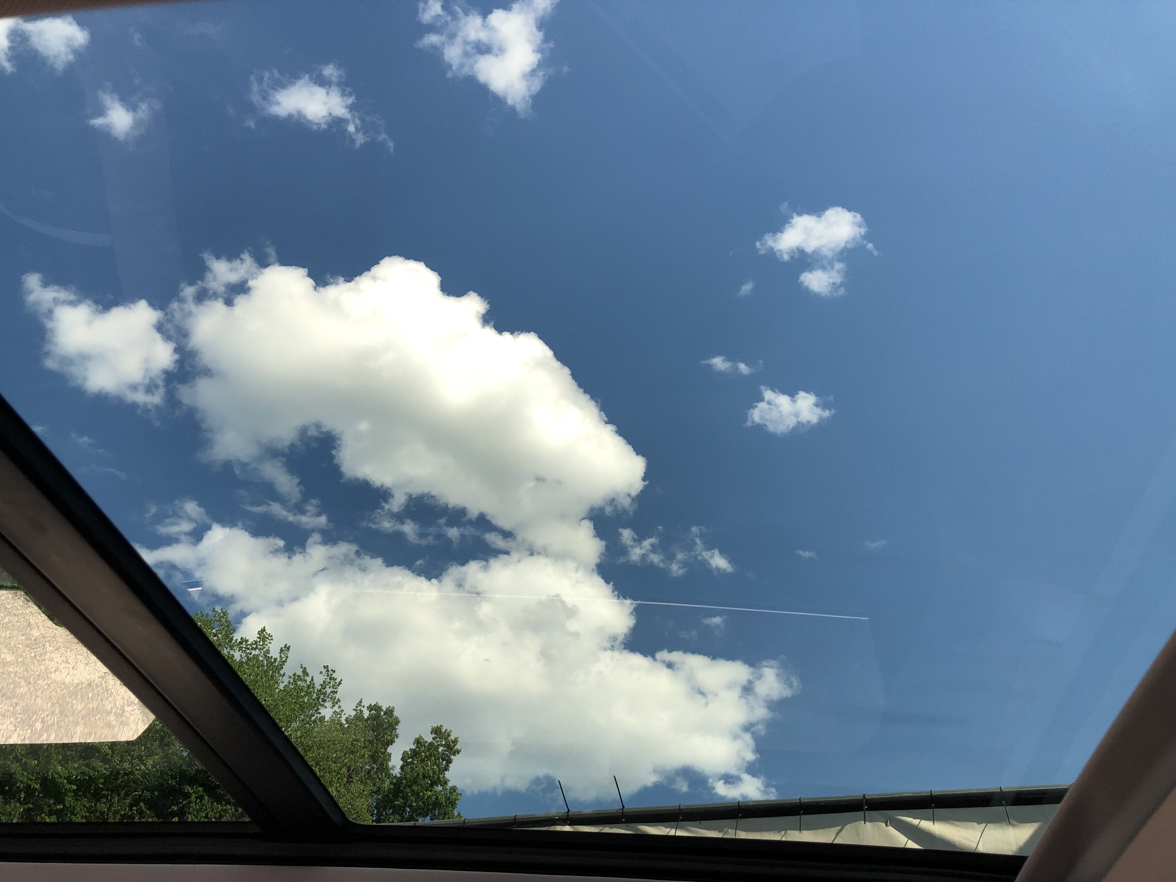 2026 Volkswagen Taos SE w/panoramic sunroof