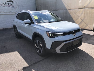2026 Volkswagen Taos SE w/panoramic sunroof