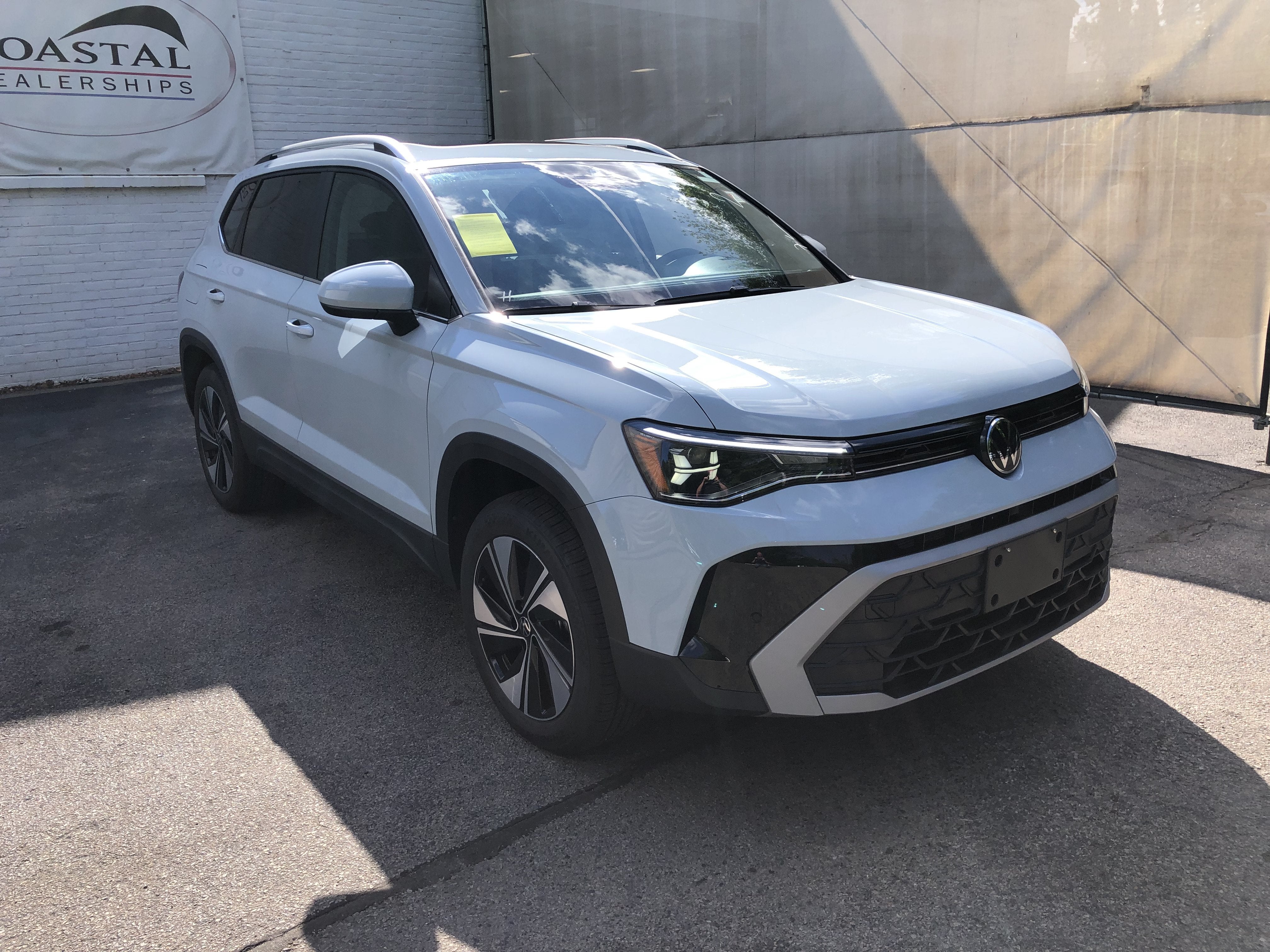 2026 Volkswagen Taos SE w/panoramic sunroof