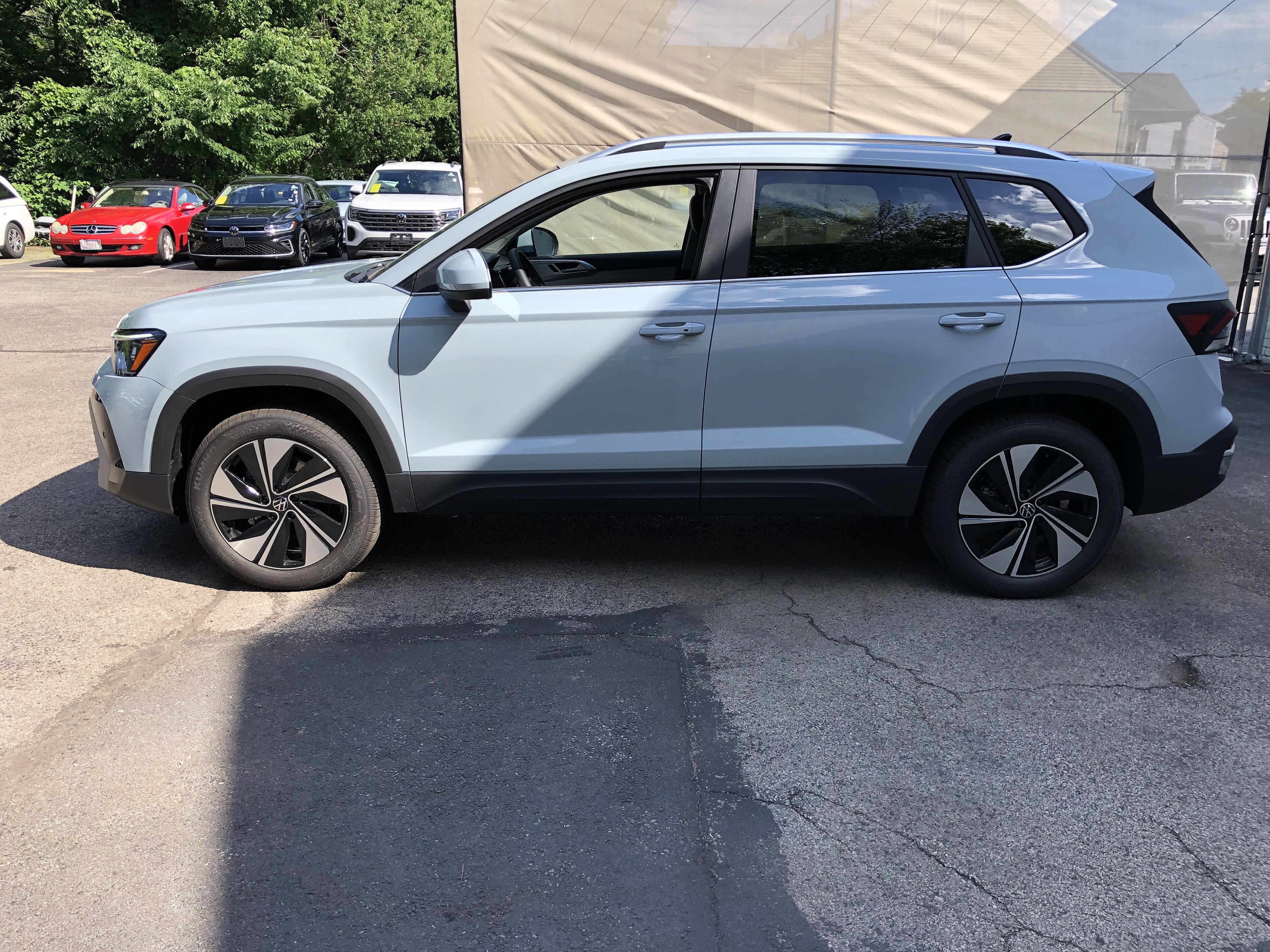 2026 Volkswagen Taos SE w/panoramic sunroof