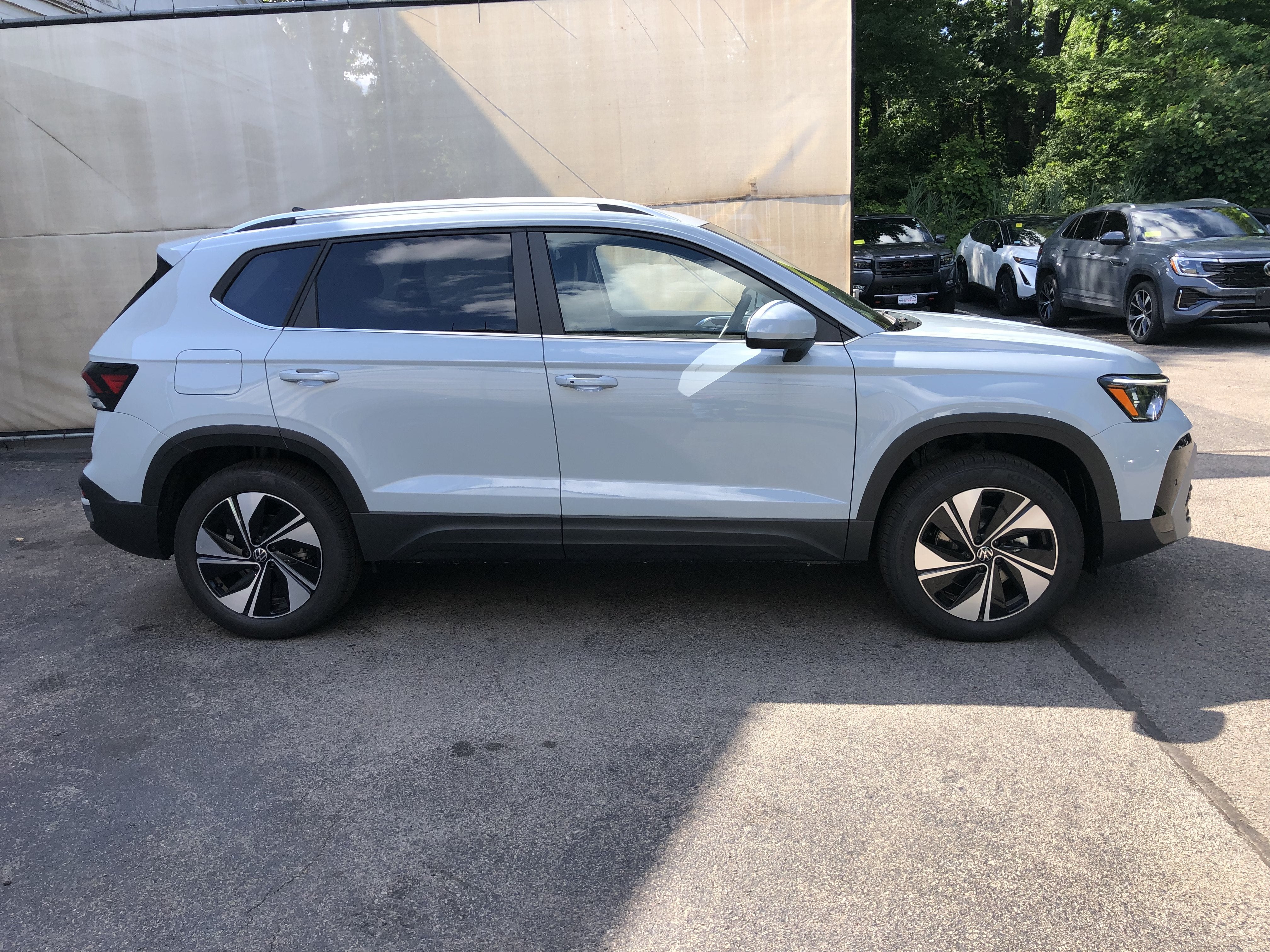 2026 Volkswagen Taos SE w/panoramic sunroof