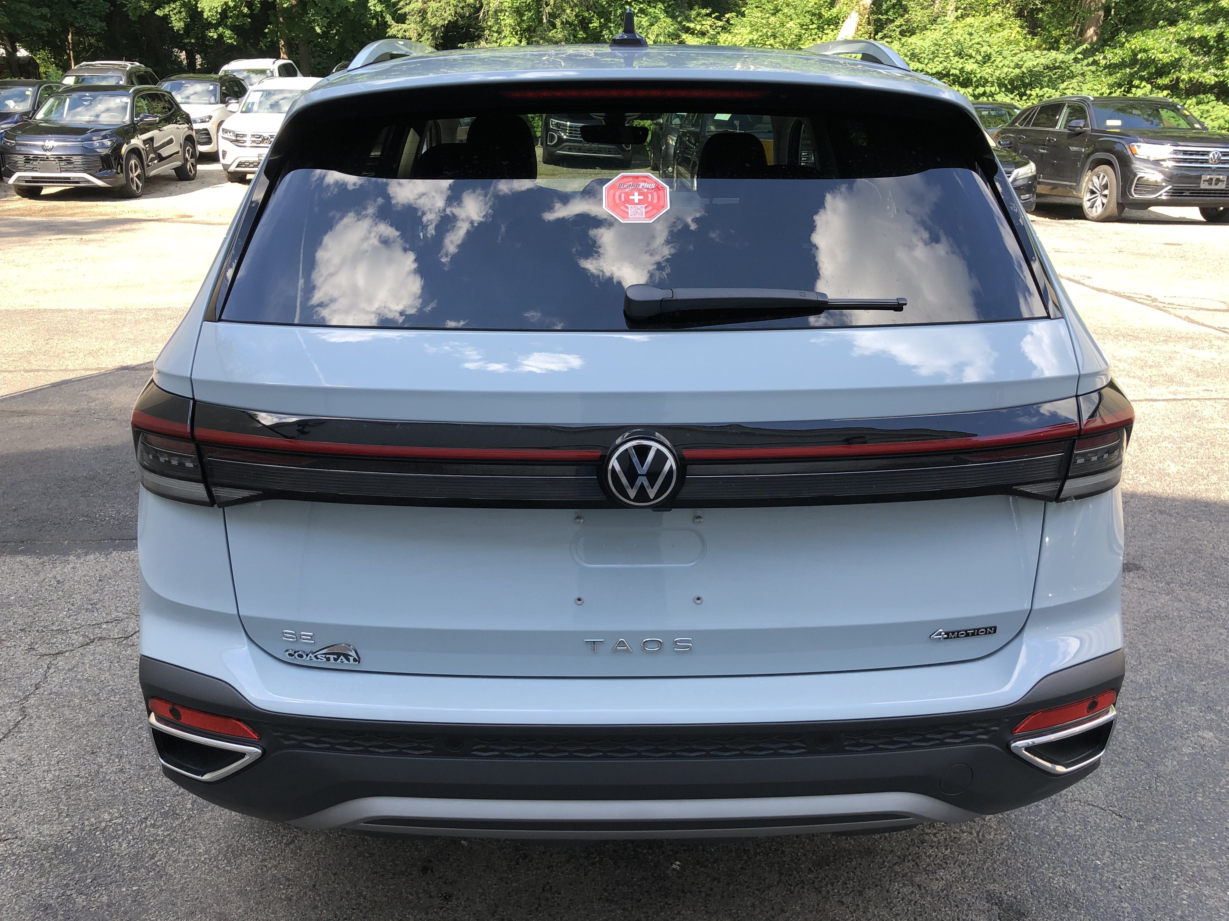 2026 Volkswagen Taos SE w/panoramic sunroof