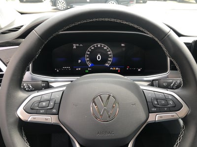 2026 Volkswagen Taos SE w/panoramic sunroof