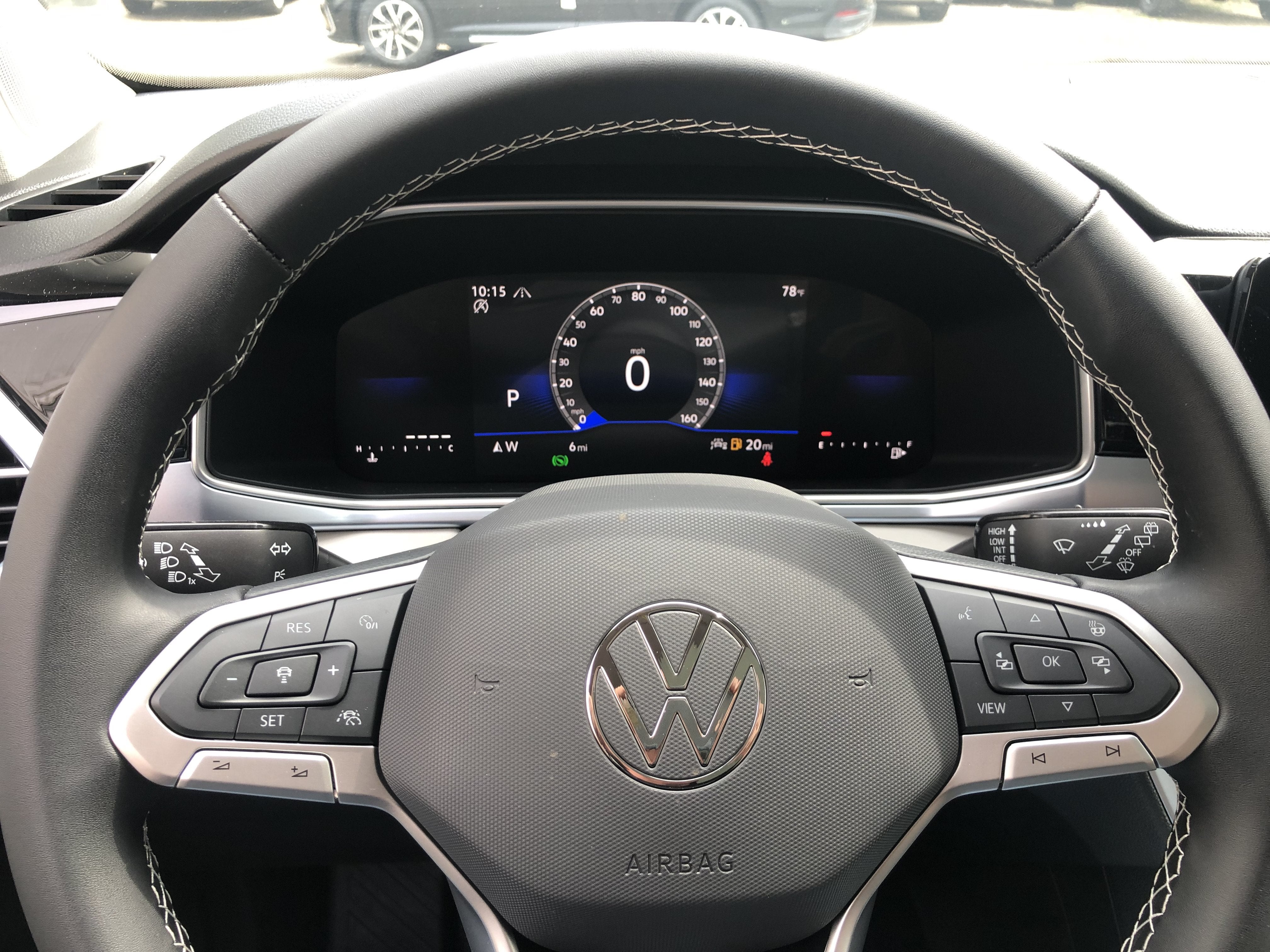 2026 Volkswagen Taos SE w/panoramic sunroof