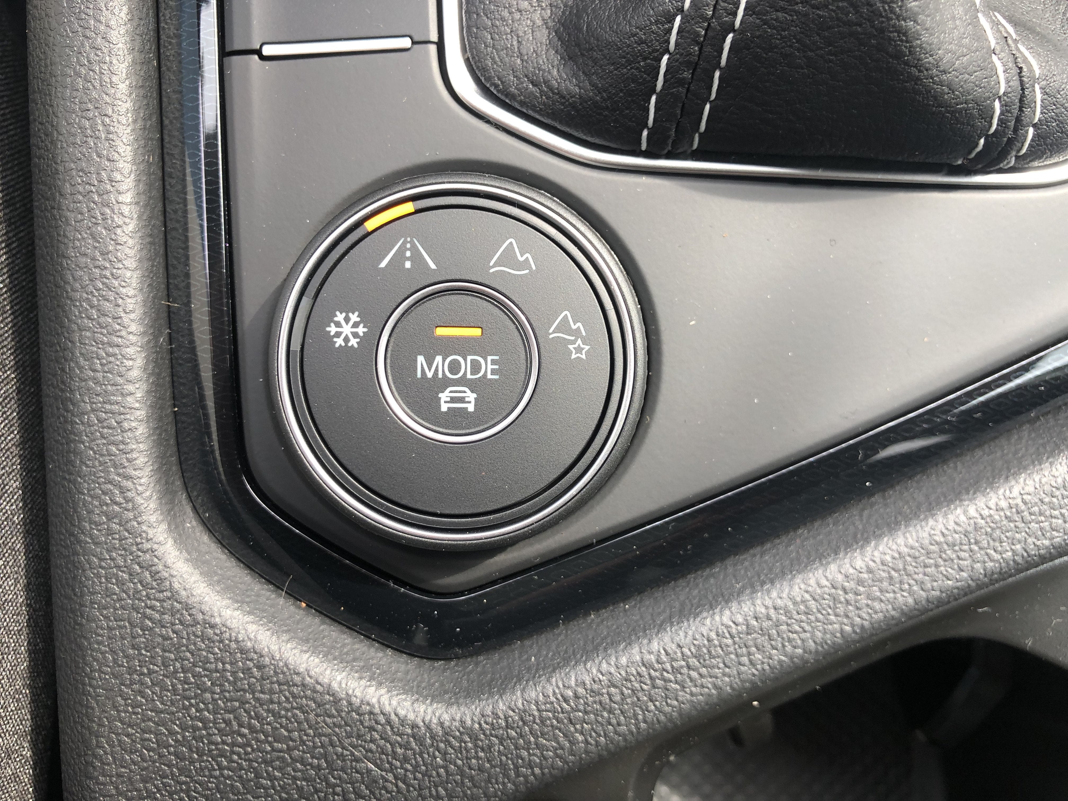2026 Volkswagen Taos SE w/panoramic sunroof