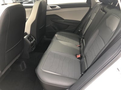 2026 Volkswagen Taos SE w/panoramic sunroof