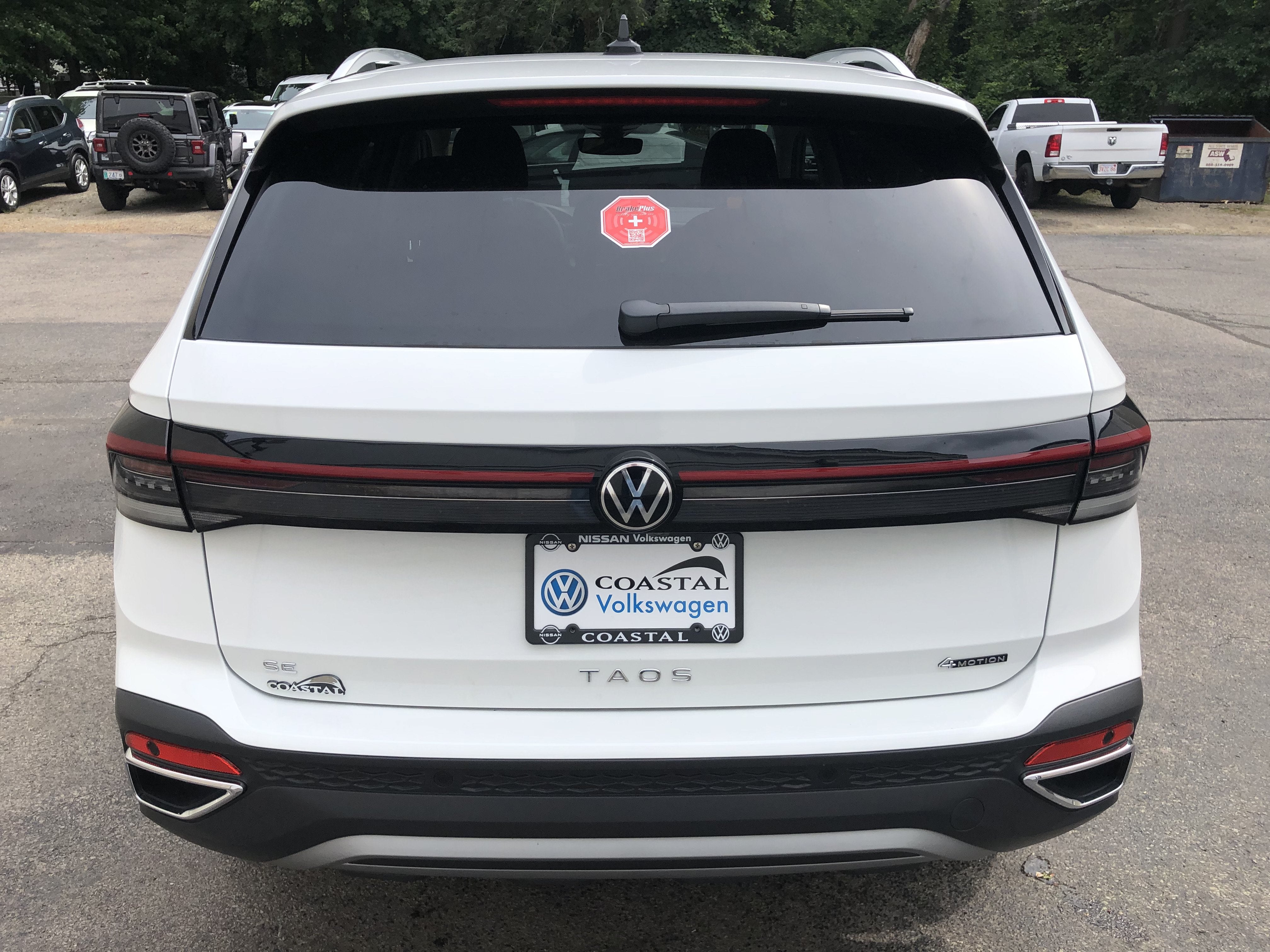 2026 Volkswagen Taos SE w/panoramic sunroof