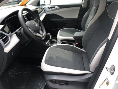 2026 Volkswagen Taos SE w/panoramic sunroof