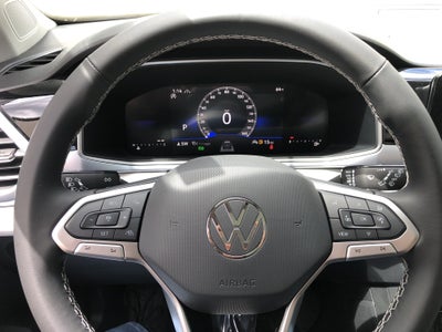 2026 Volkswagen Taos SE w/panoramic sunroof