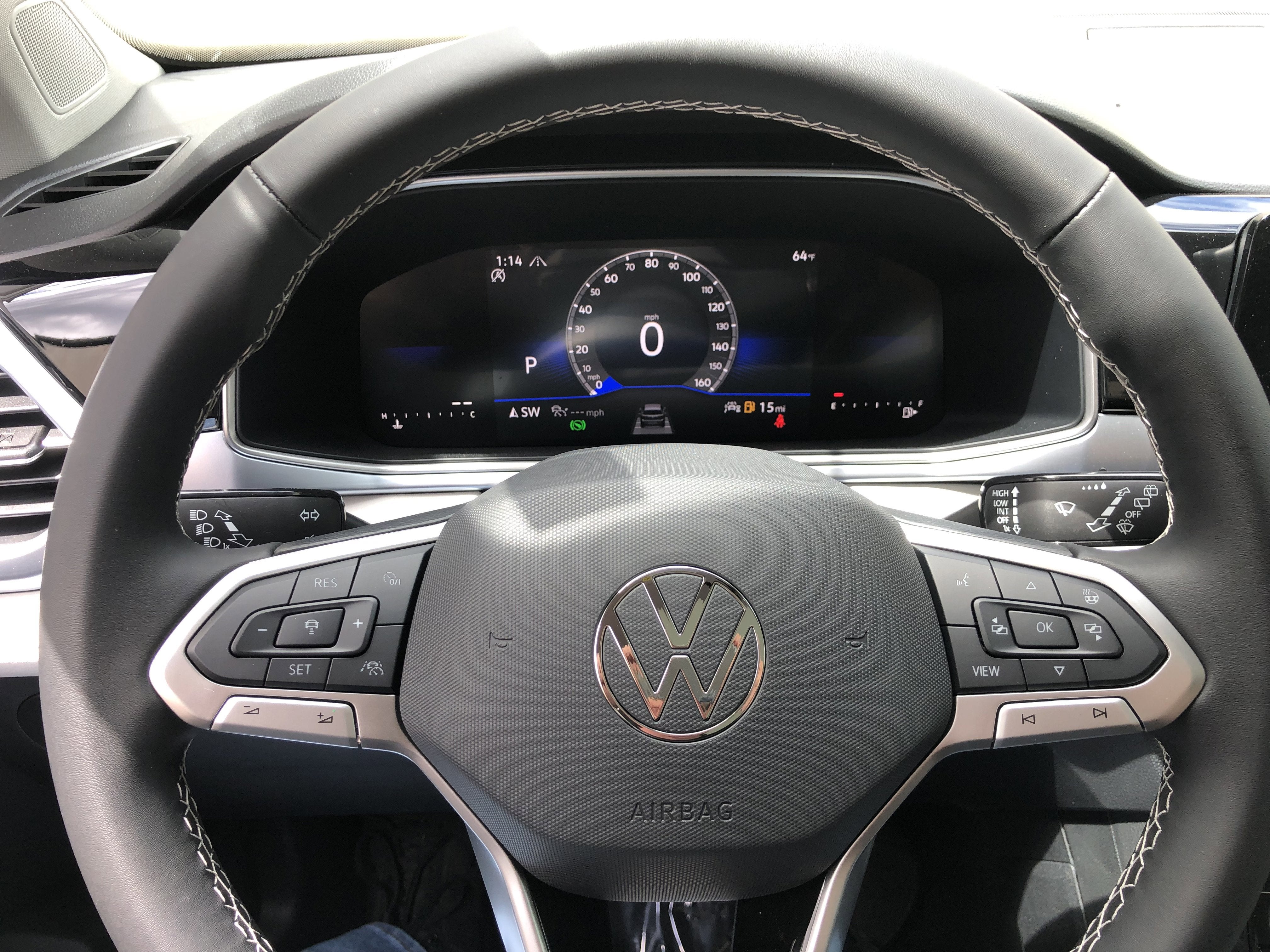 2026 Volkswagen Taos SE w/panoramic sunroof