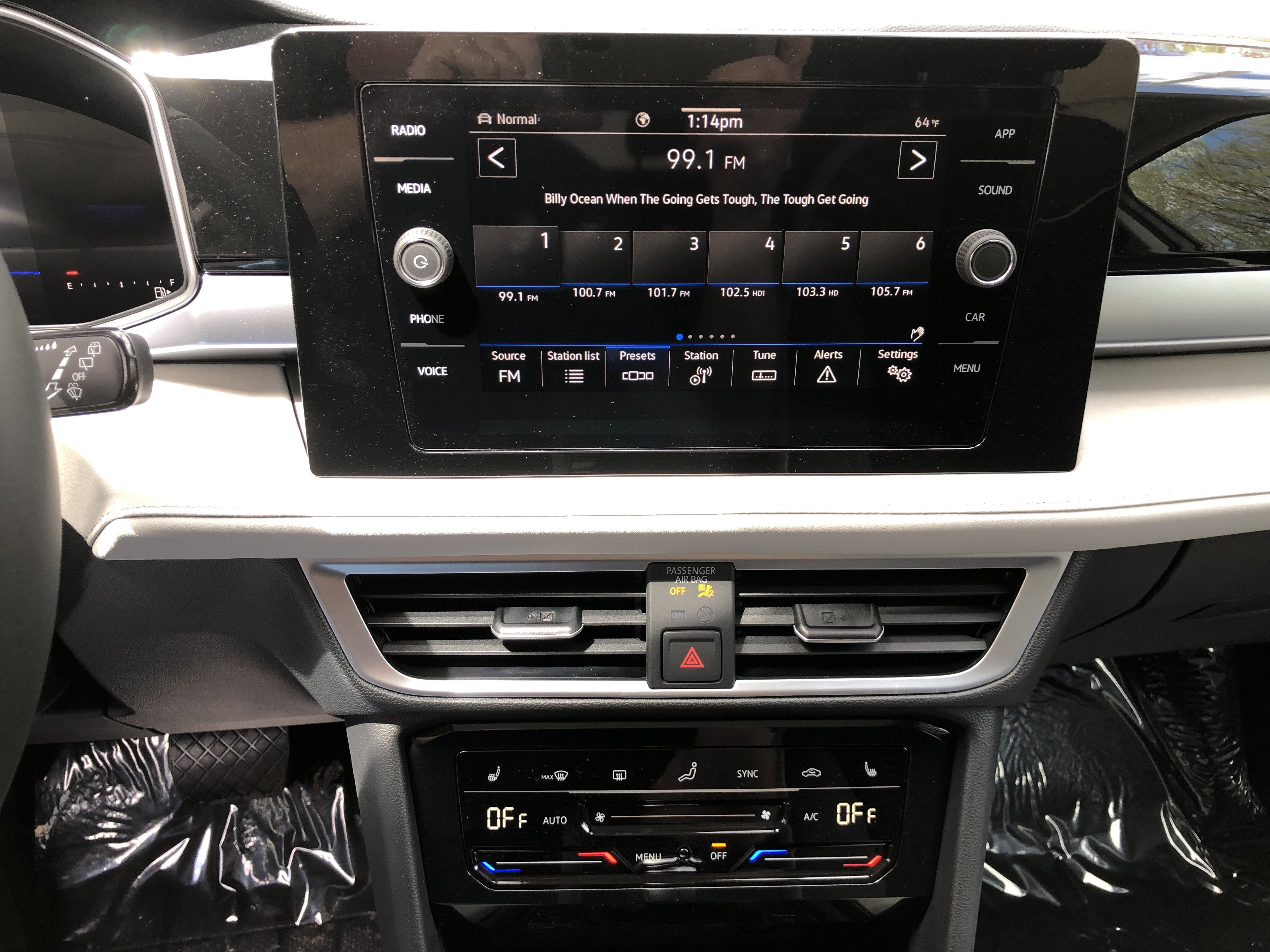 2026 Volkswagen Taos SE w/panoramic sunroof