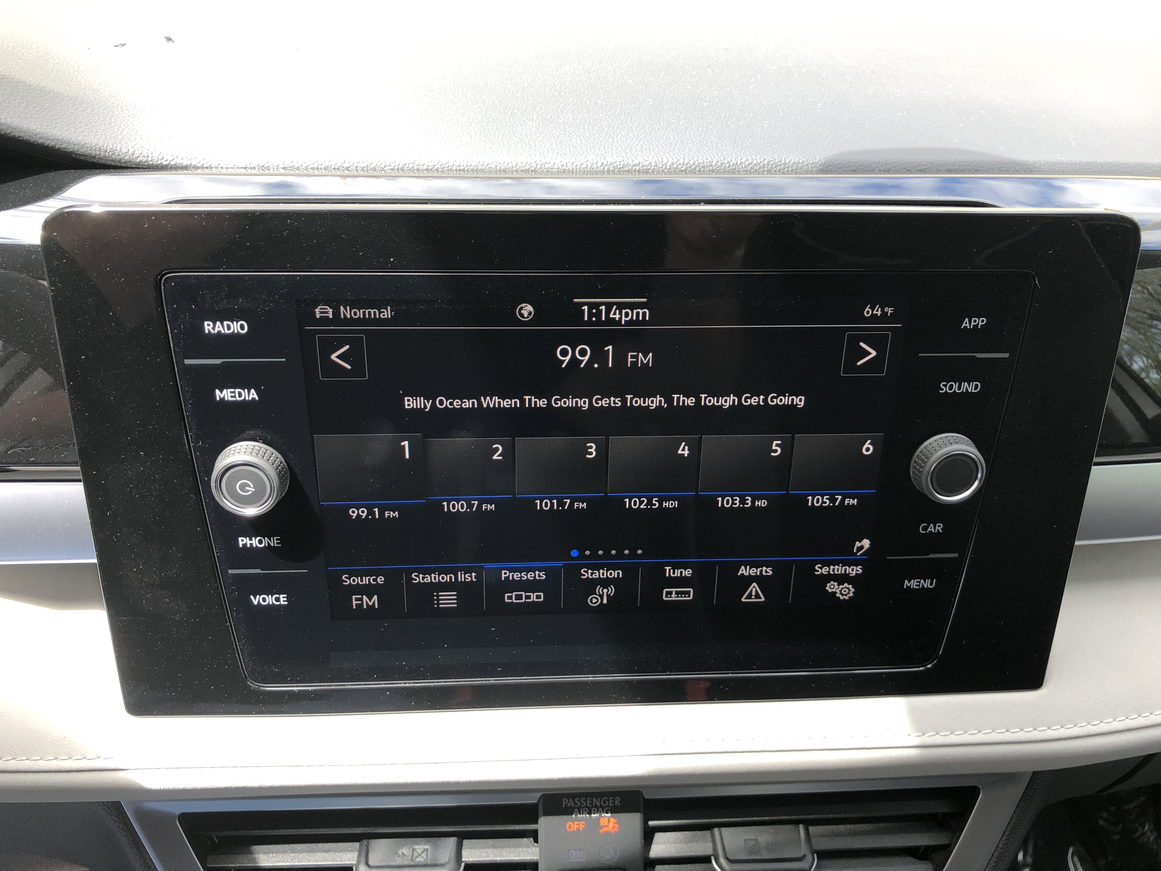 2026 Volkswagen Taos SE w/panoramic sunroof
