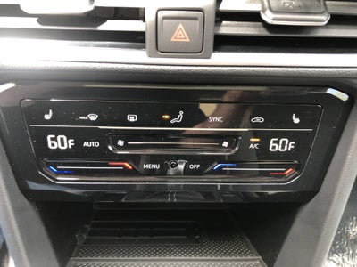 2026 Volkswagen Taos SE w/panoramic sunroof