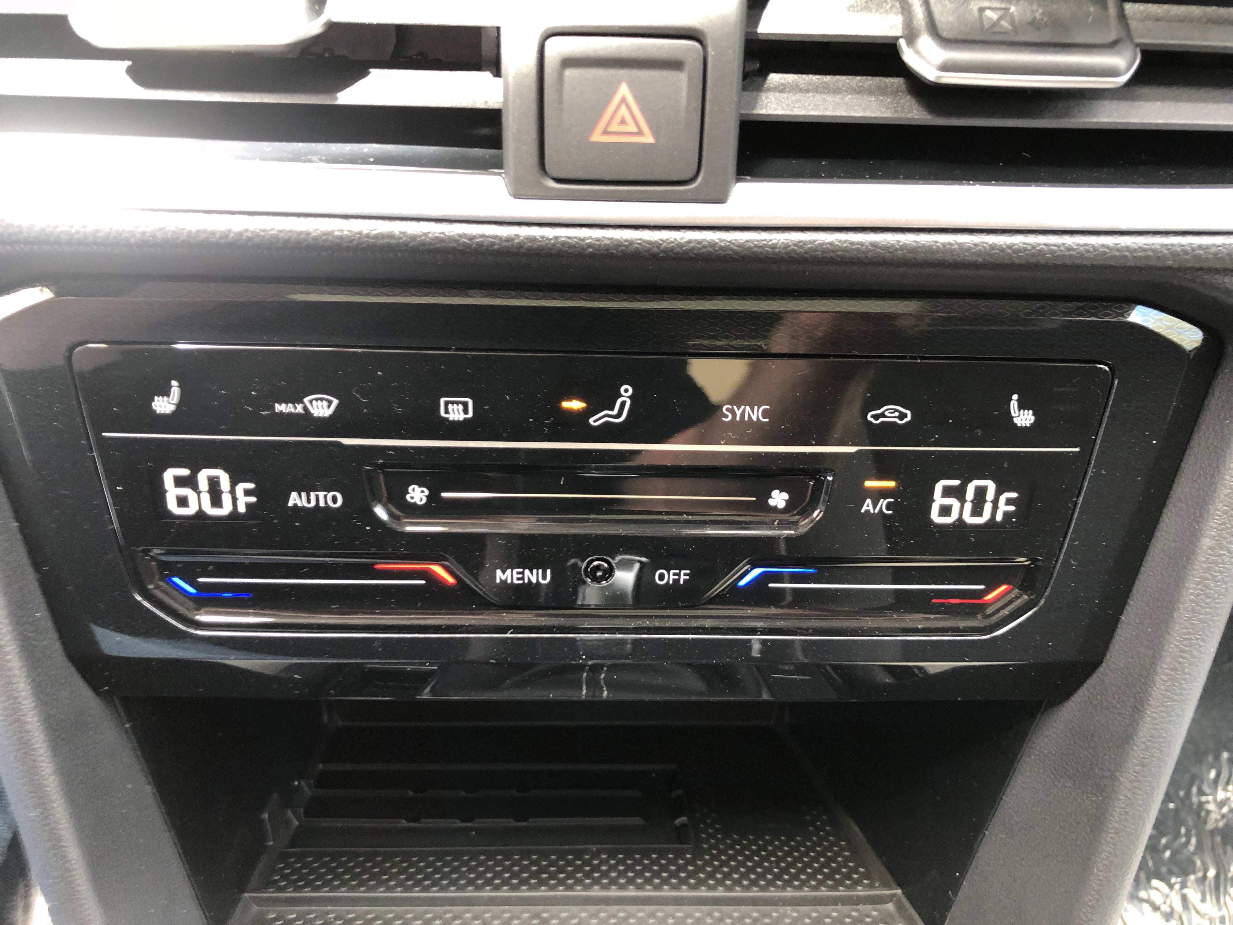 2026 Volkswagen Taos SE w/panoramic sunroof