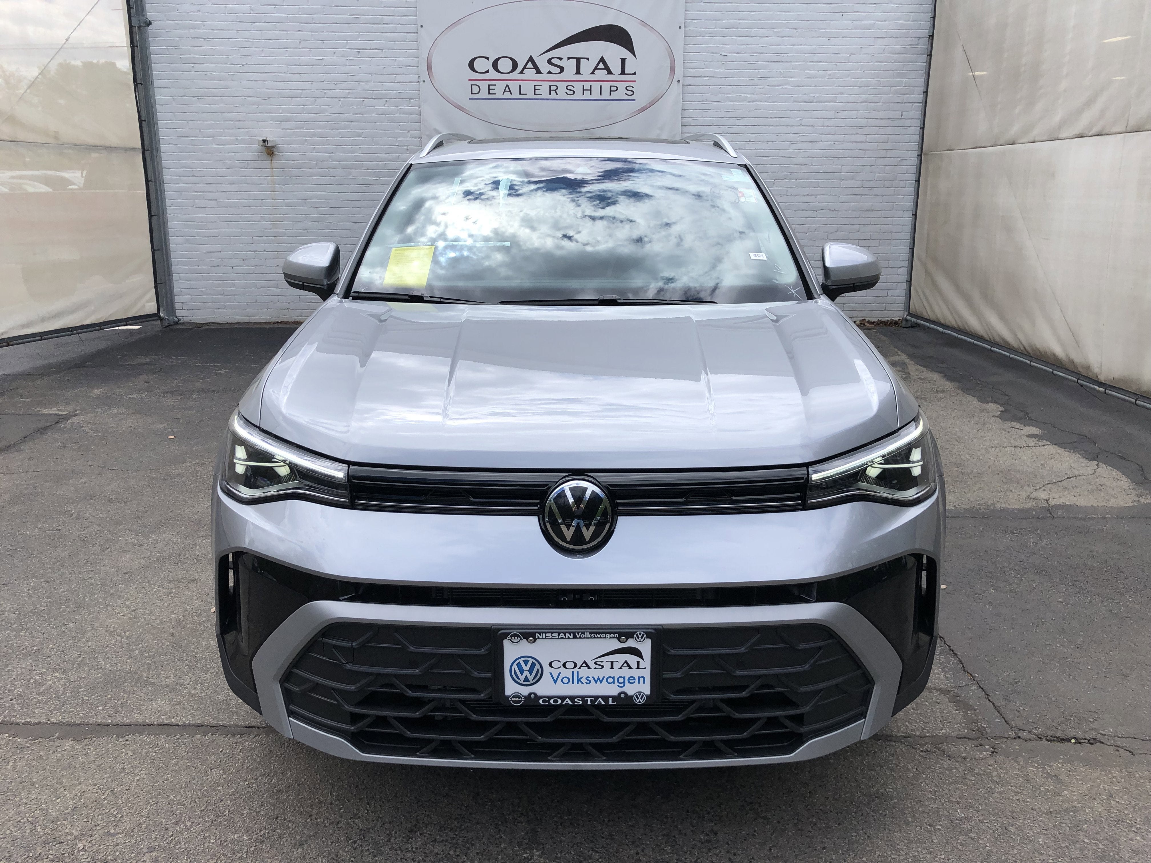 2026 Volkswagen Taos SE w/panoramic sunroof