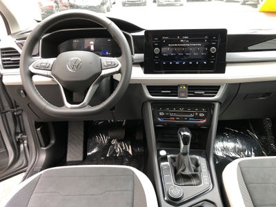 2026 Volkswagen Taos SE w/panoramic sunroof