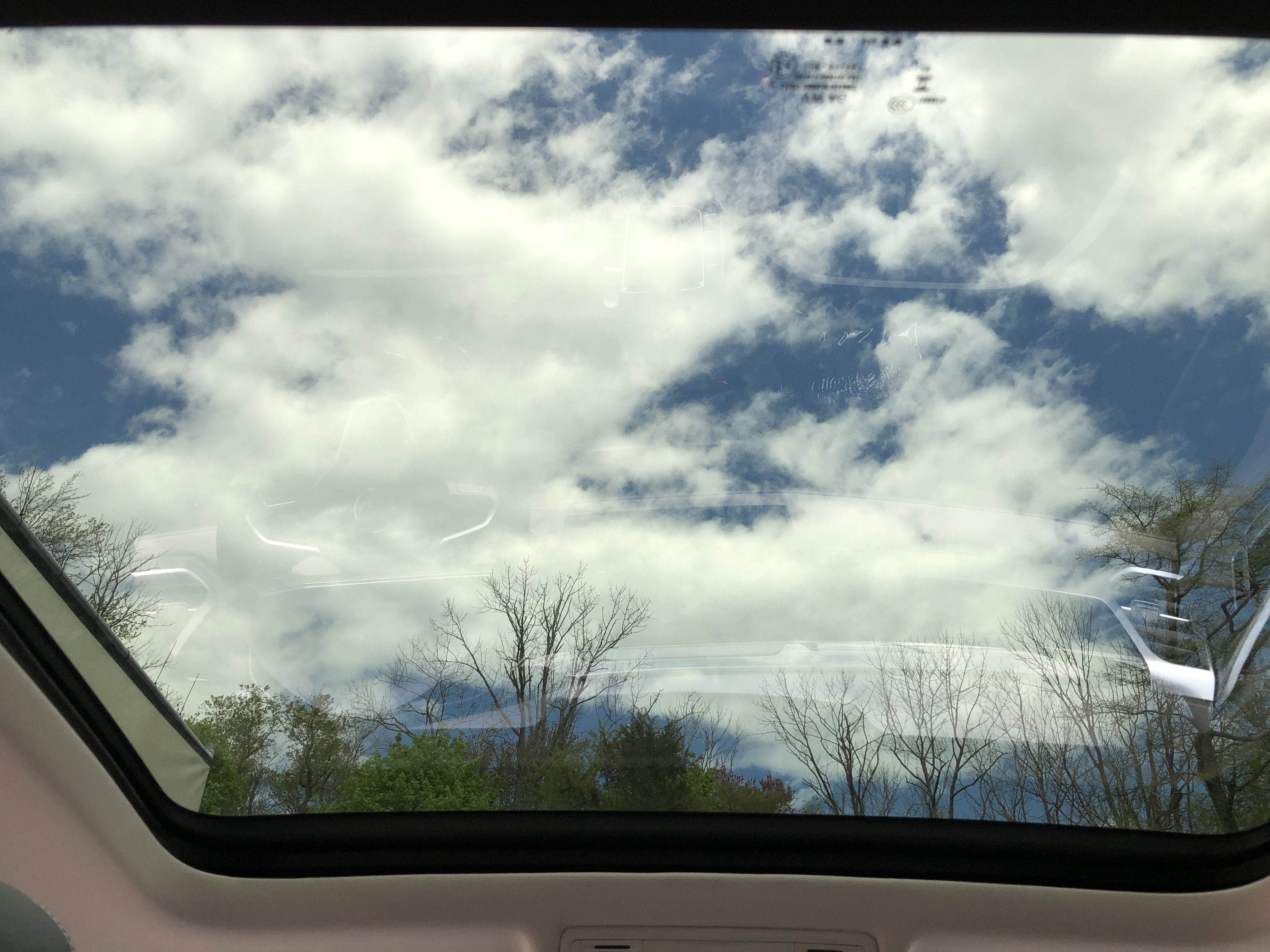 2026 Volkswagen Taos SE w/panoramic sunroof