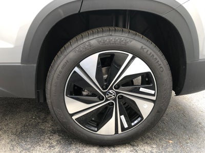2026 Volkswagen Taos SE w/panoramic sunroof