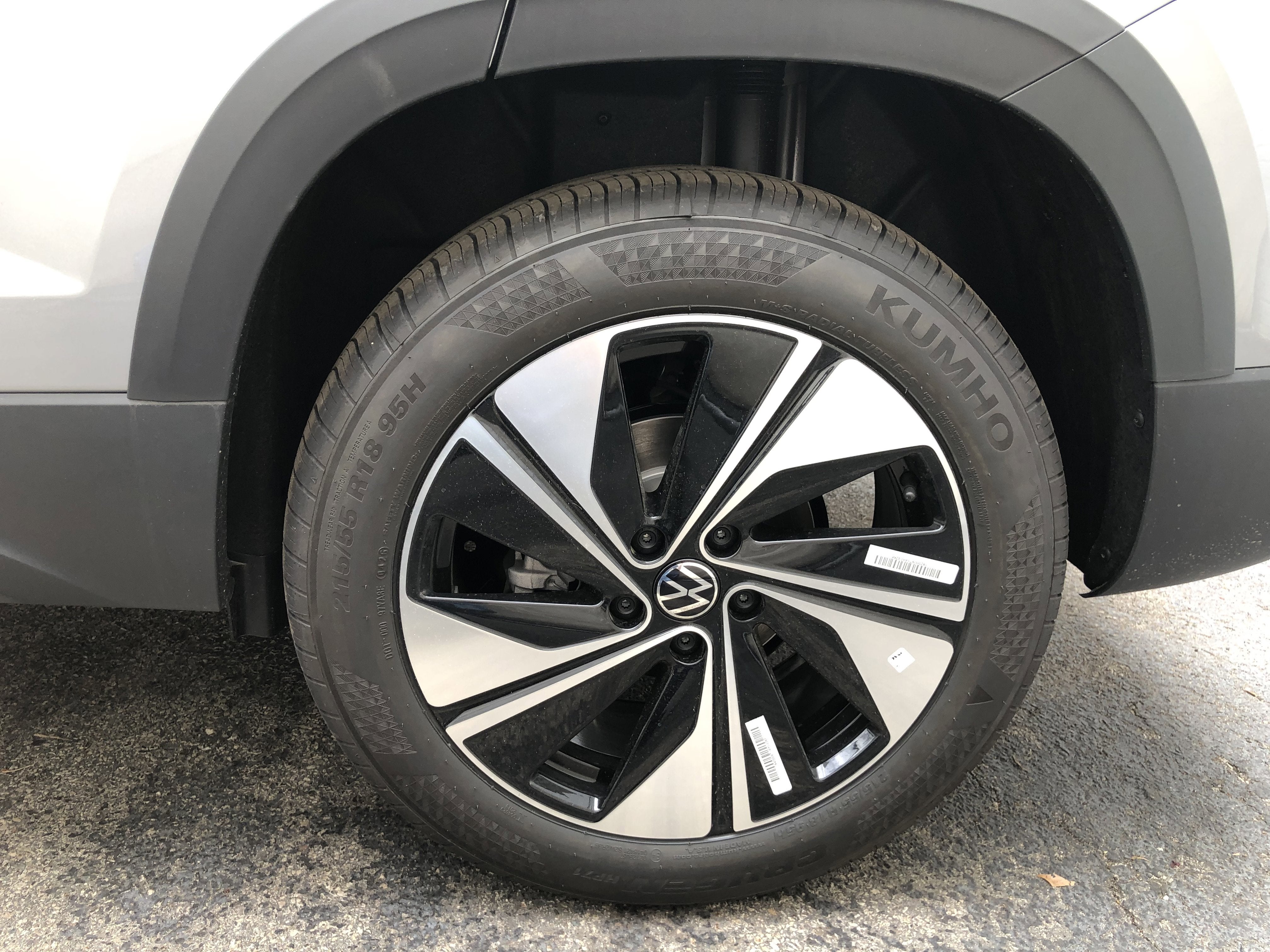 2026 Volkswagen Taos SE w/panoramic sunroof