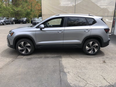 2026 Volkswagen Taos SE w/panoramic sunroof