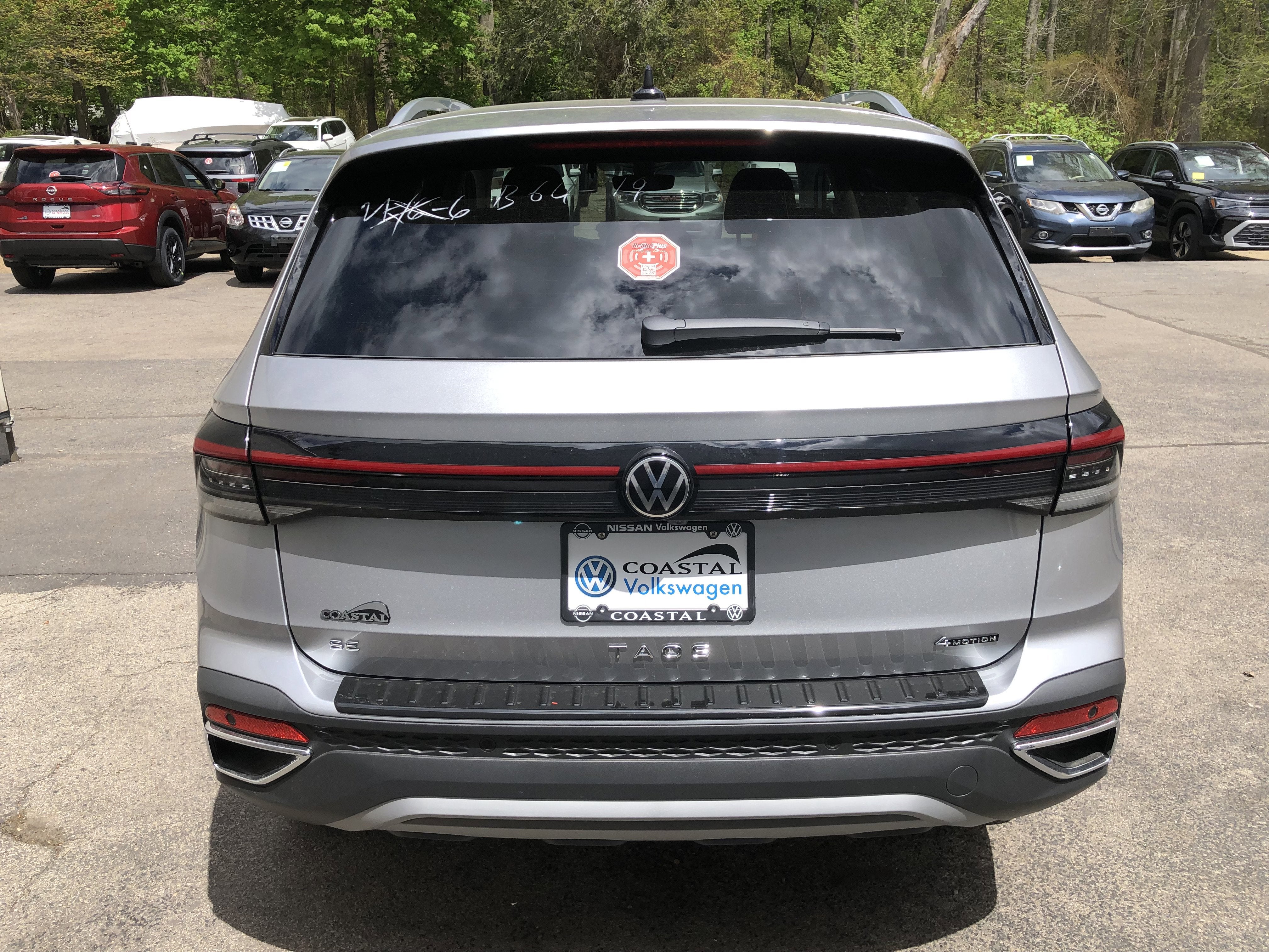 2026 Volkswagen Taos SE w/panoramic sunroof