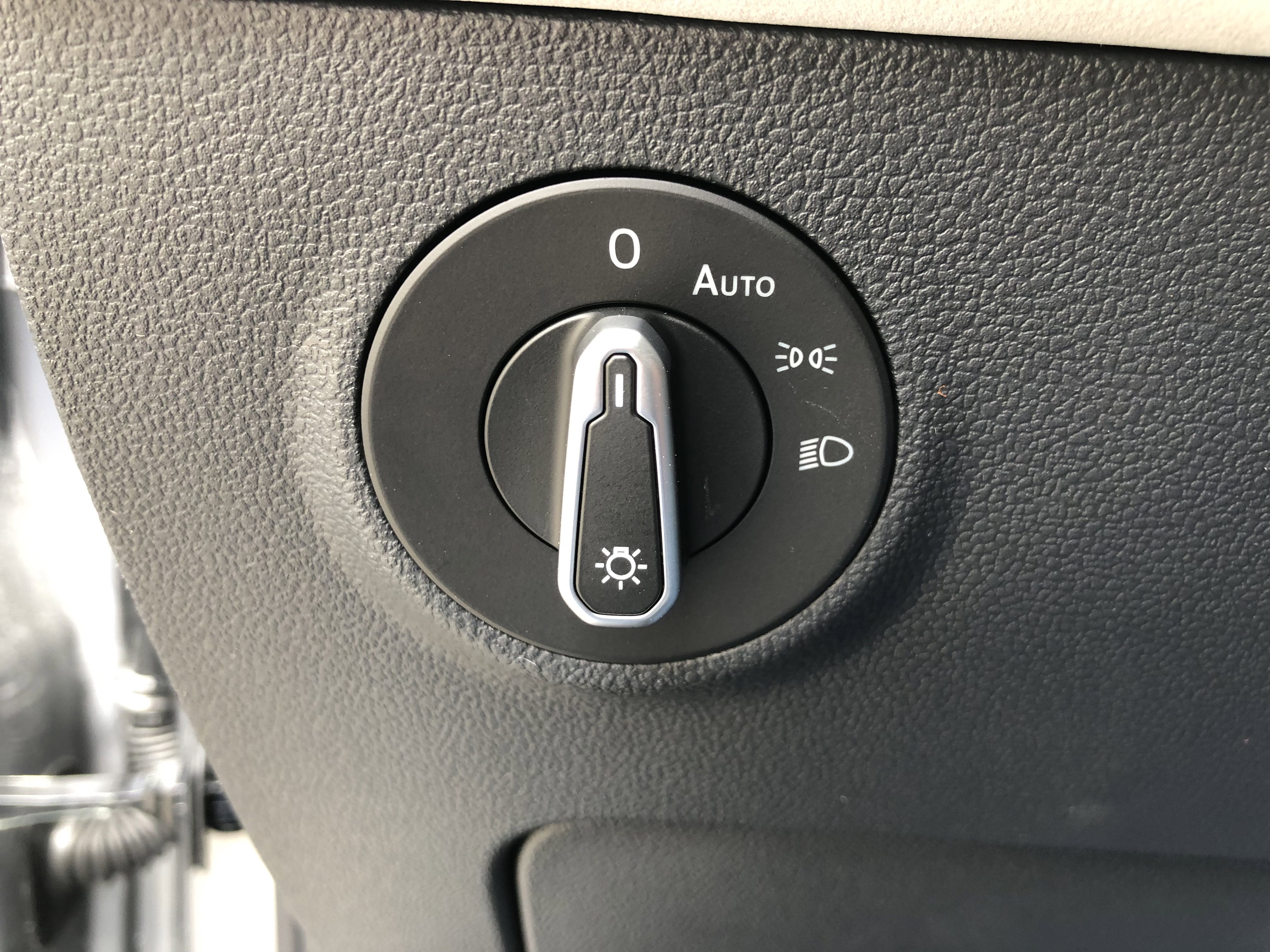 2026 Volkswagen Taos SE w/panoramic sunroof