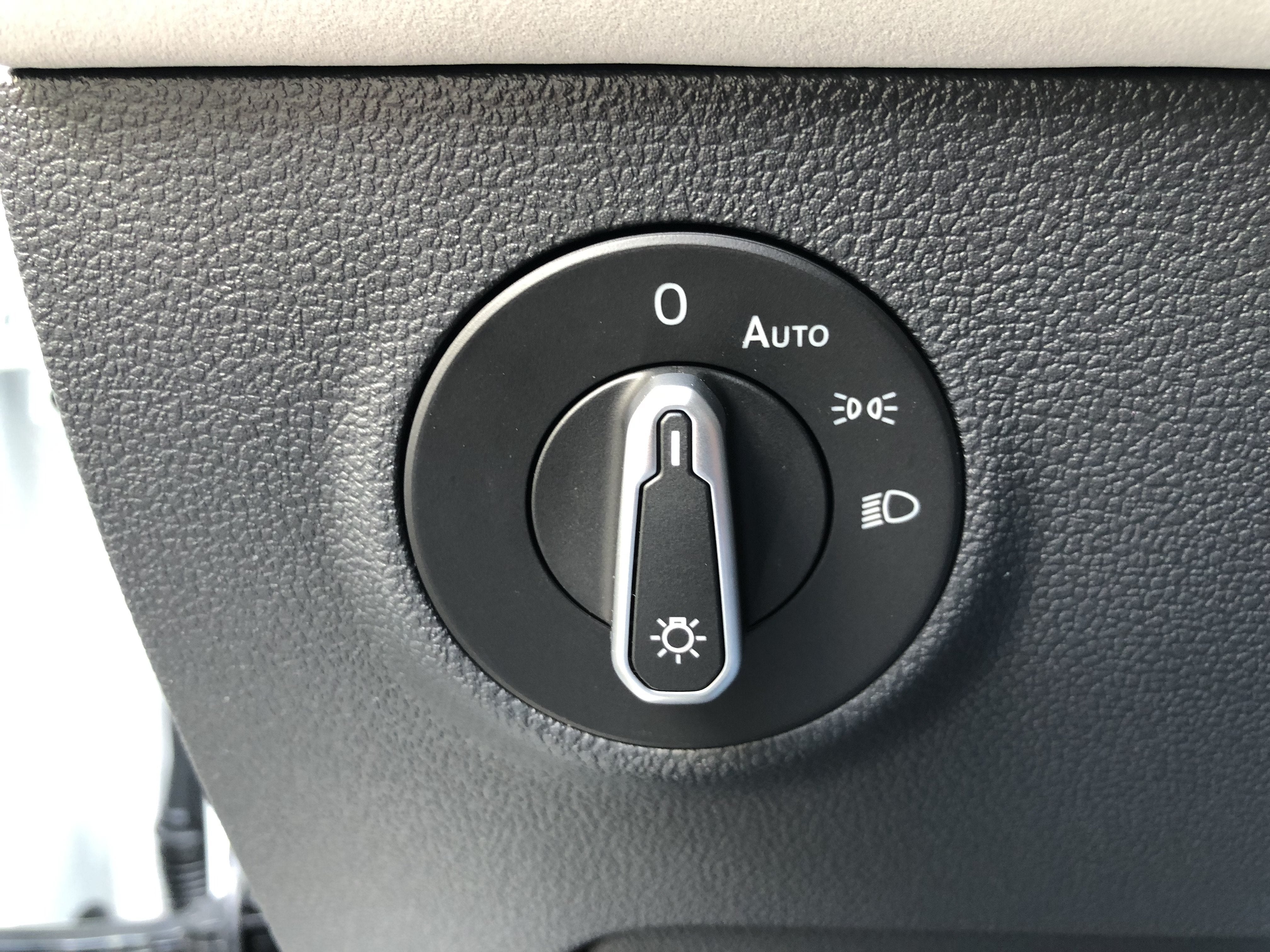 2026 Volkswagen Taos SE w/panoramic sunroof