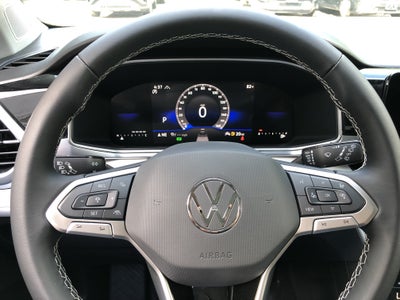 2026 Volkswagen Taos SE w/panoramic sunroof