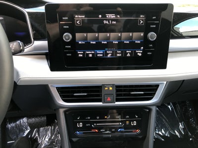 2026 Volkswagen Taos SE w/panoramic sunroof
