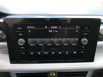 2026 Volkswagen Taos SE w/panoramic sunroof