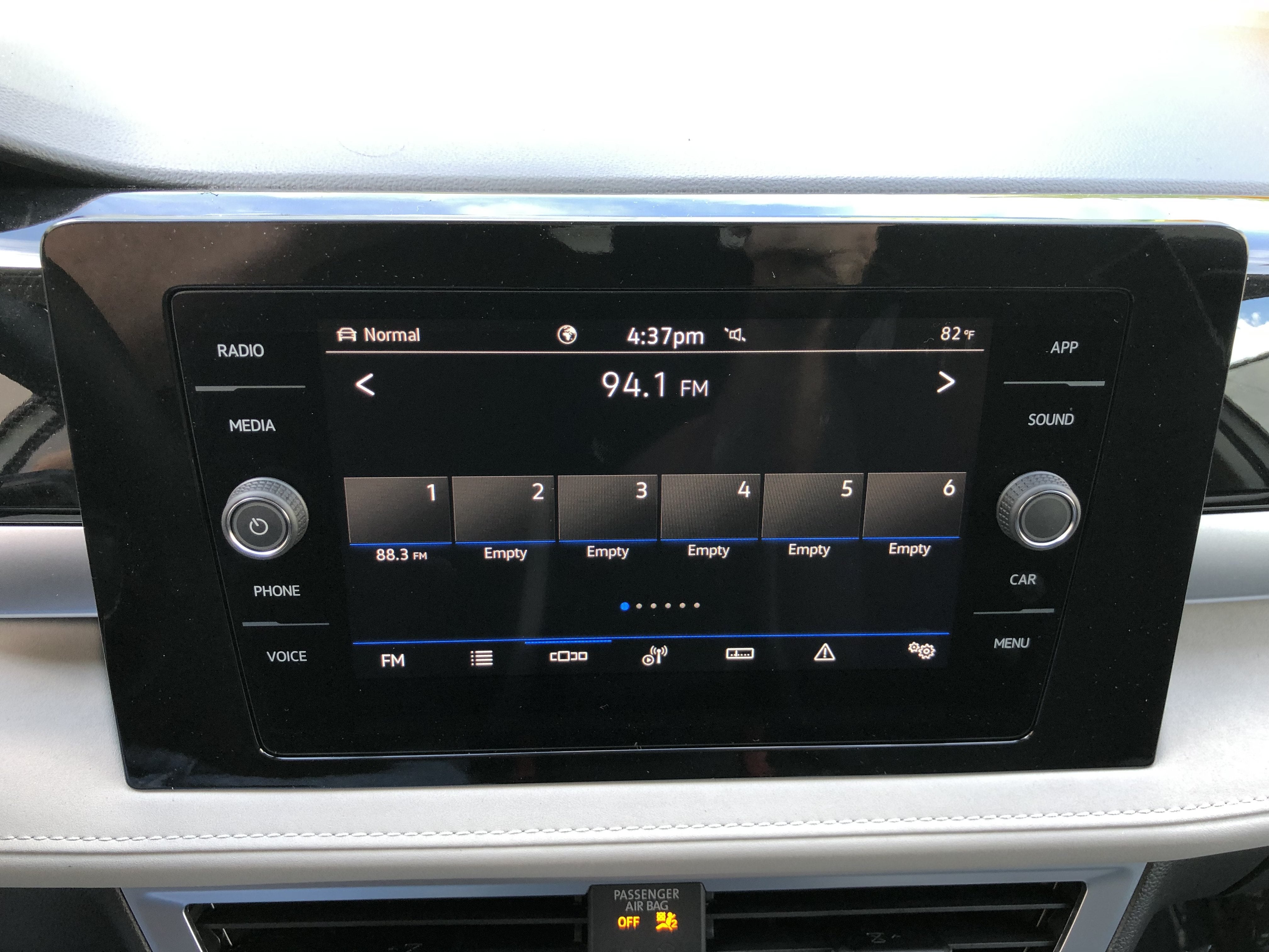 2026 Volkswagen Taos SE w/panoramic sunroof
