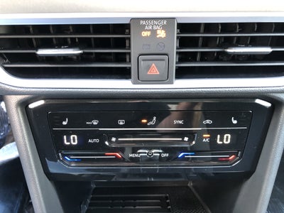 2026 Volkswagen Taos SE w/panoramic sunroof