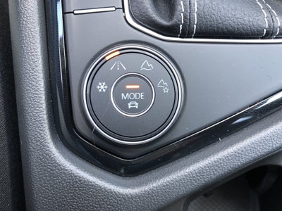 2026 Volkswagen Taos SE w/panoramic sunroof