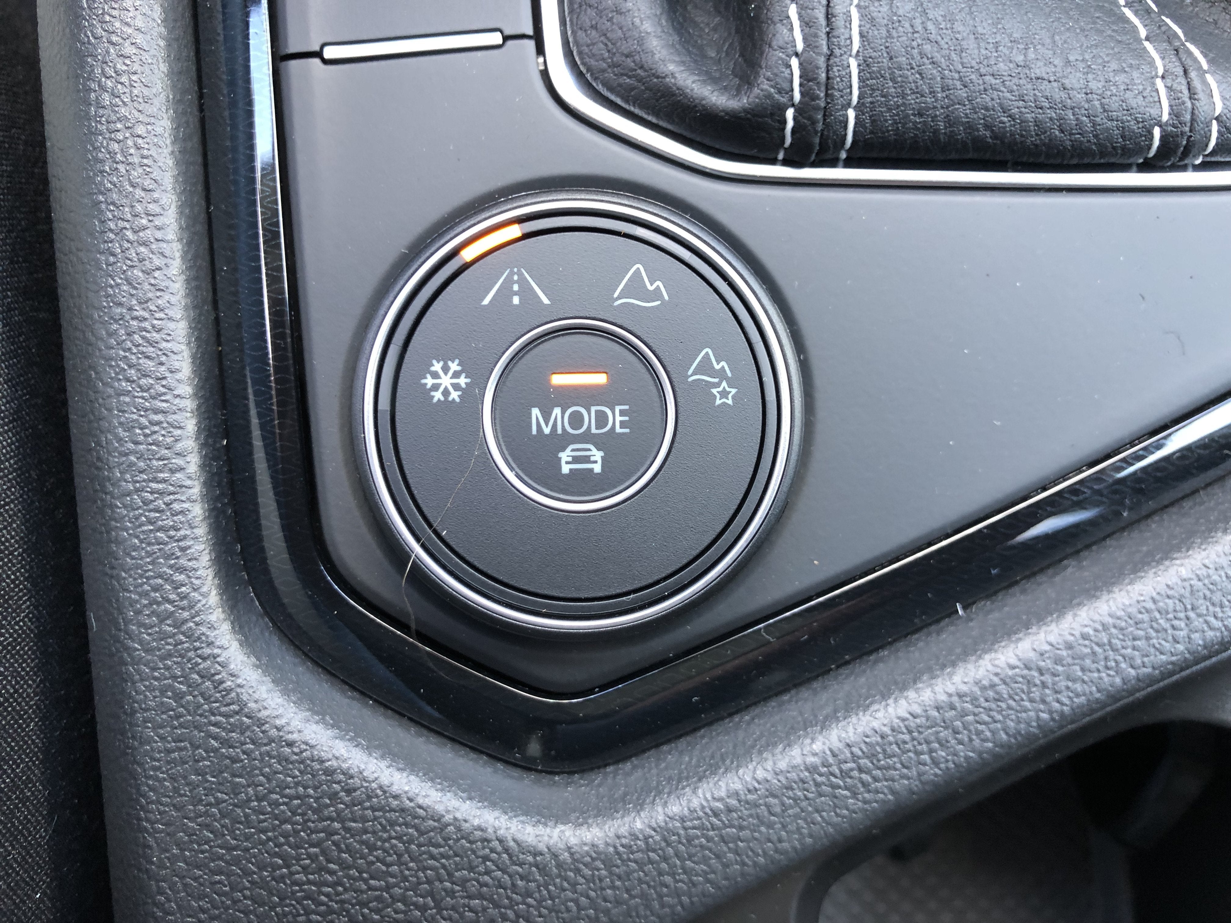 2026 Volkswagen Taos SE w/panoramic sunroof
