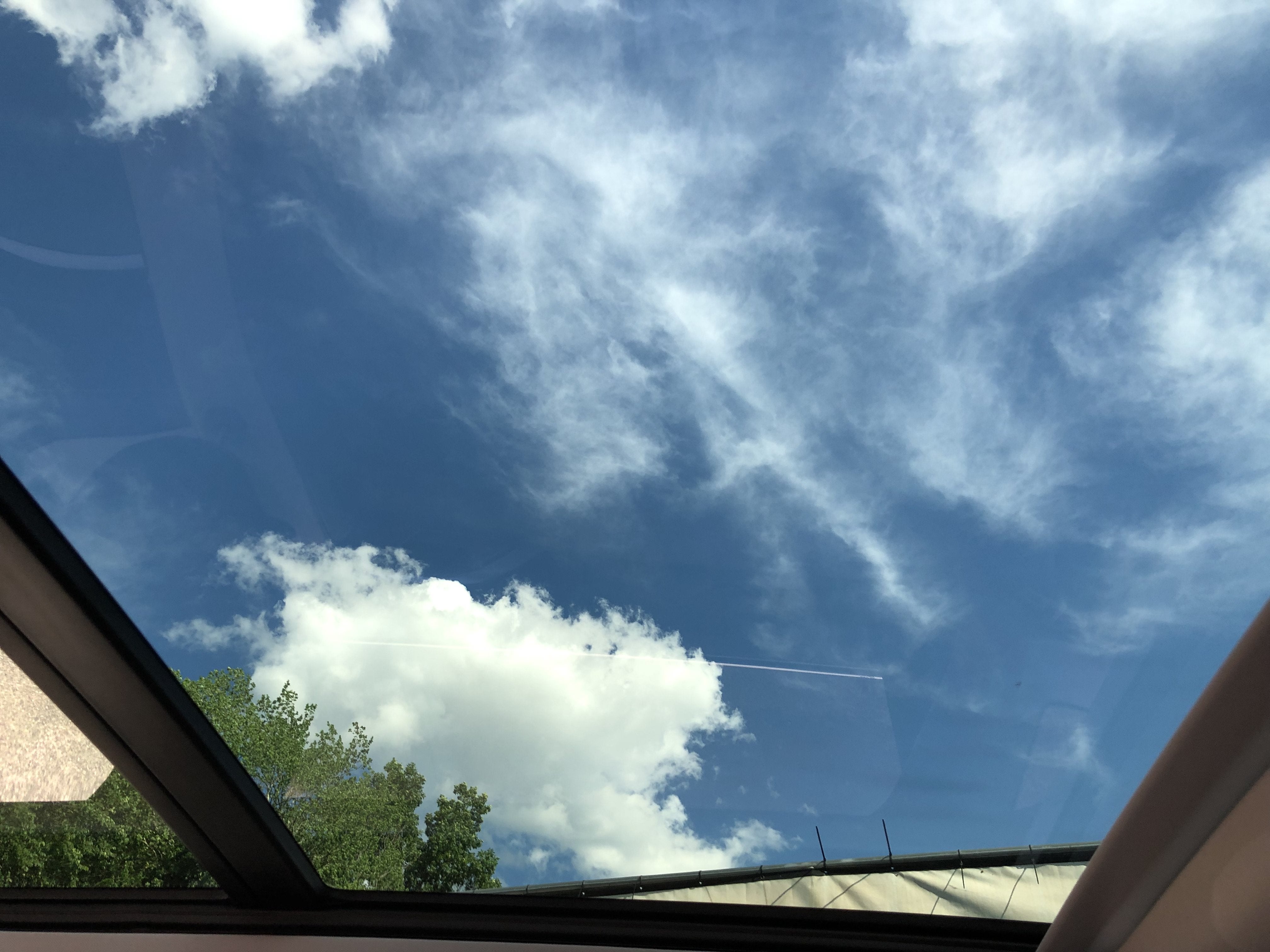 2026 Volkswagen Taos SE w/panoramic sunroof