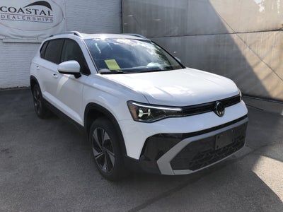 2026 Volkswagen Taos SE w/panoramic sunroof