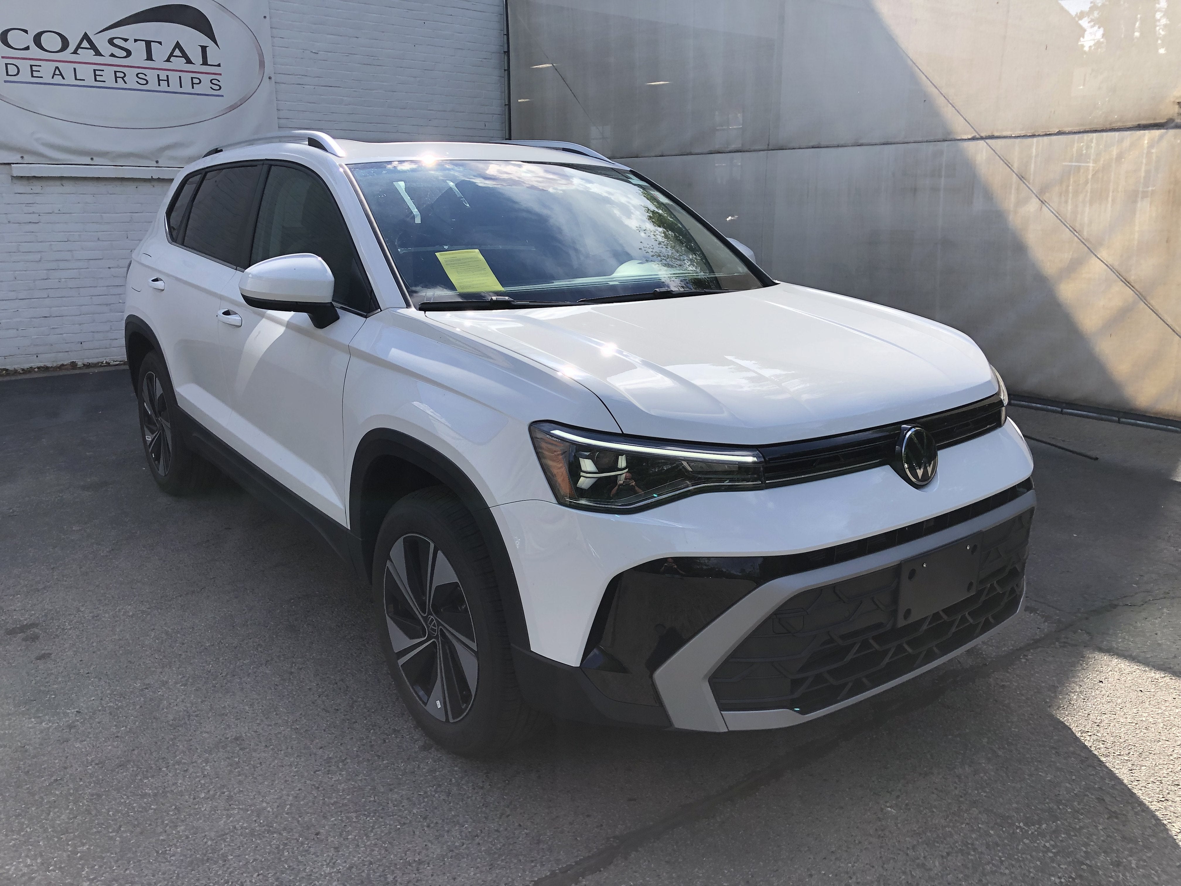 2026 Volkswagen Taos SE w/panoramic sunroof