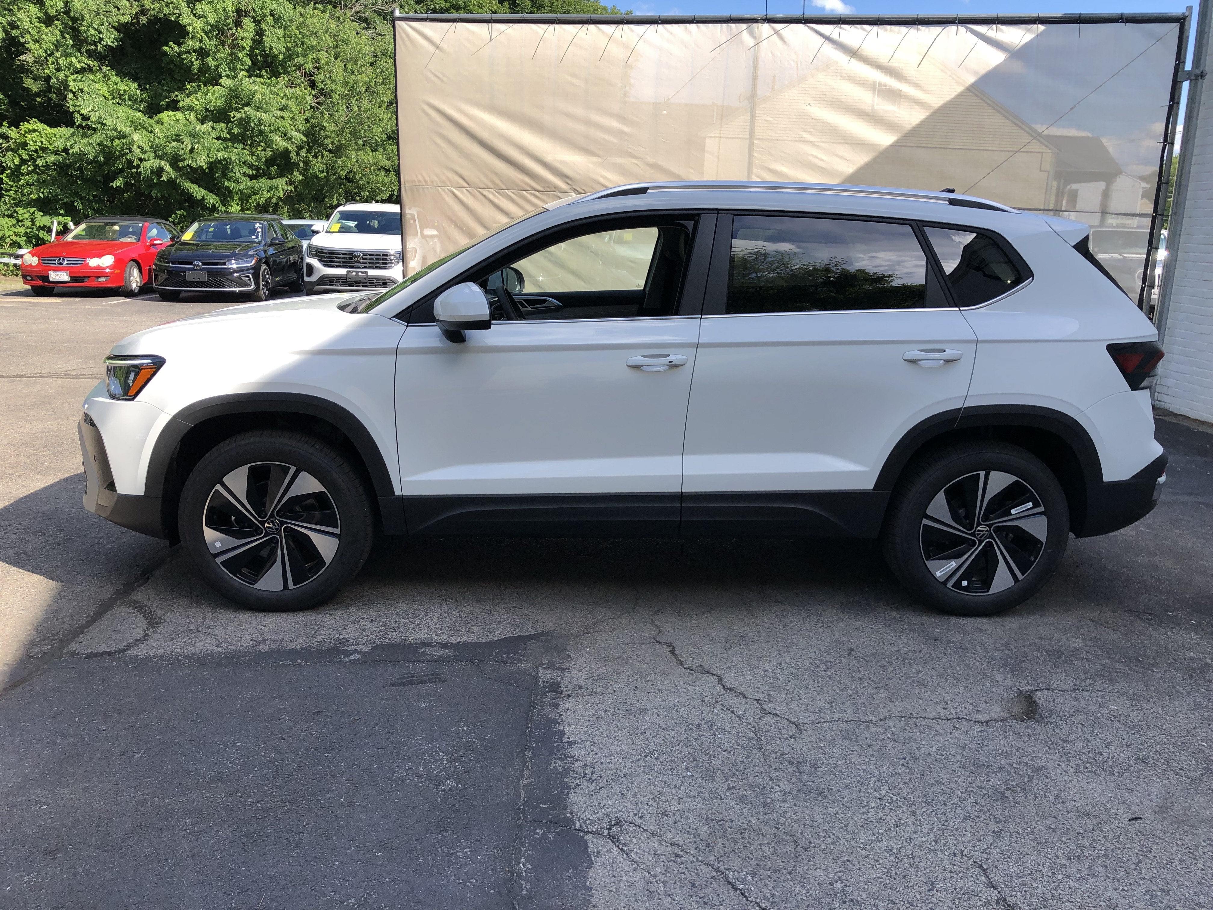 2026 Volkswagen Taos SE w/panoramic sunroof