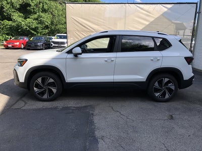 2026 Volkswagen Taos SE w/panoramic sunroof