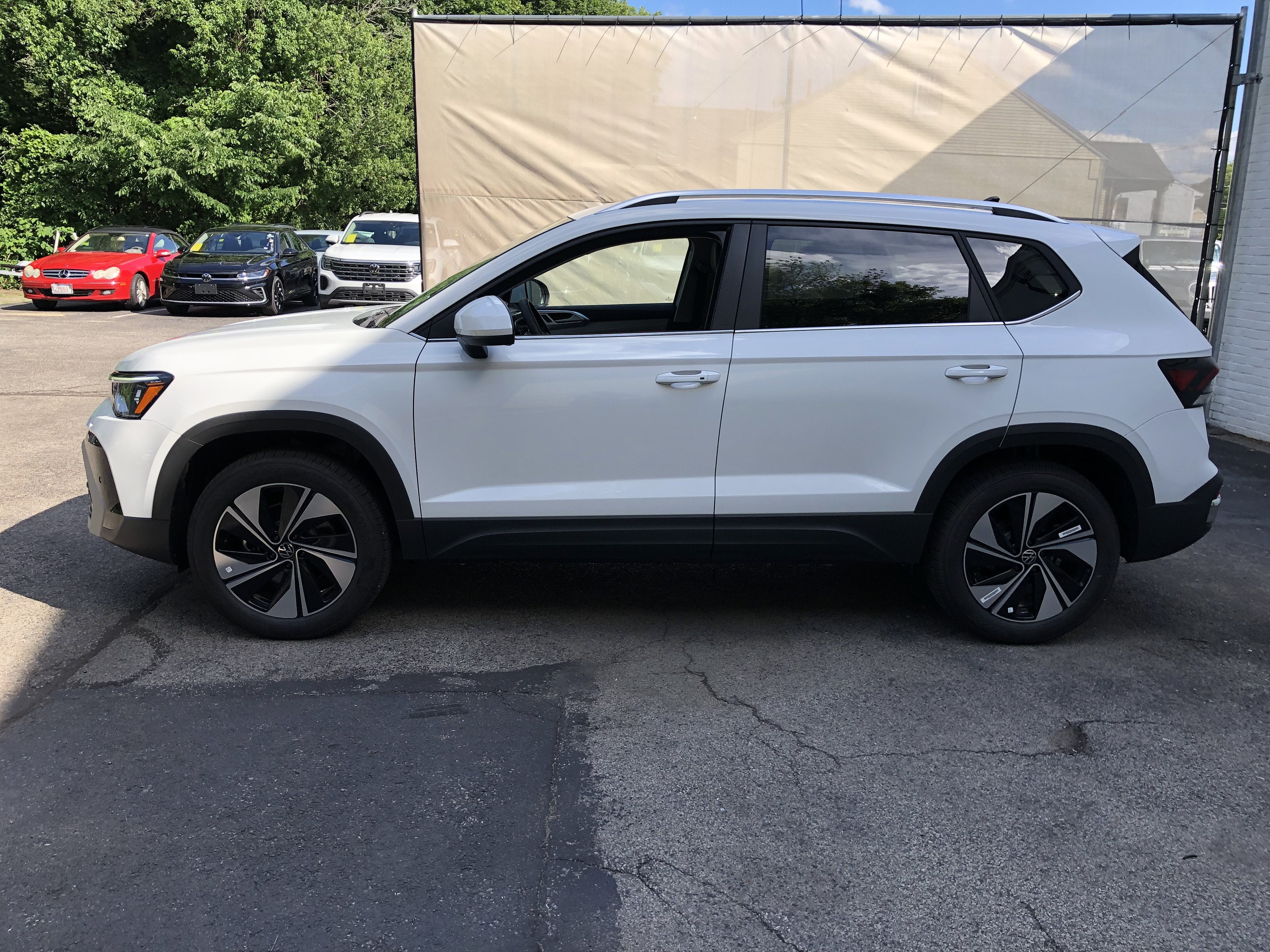 2026 Volkswagen Taos SE w/panoramic sunroof