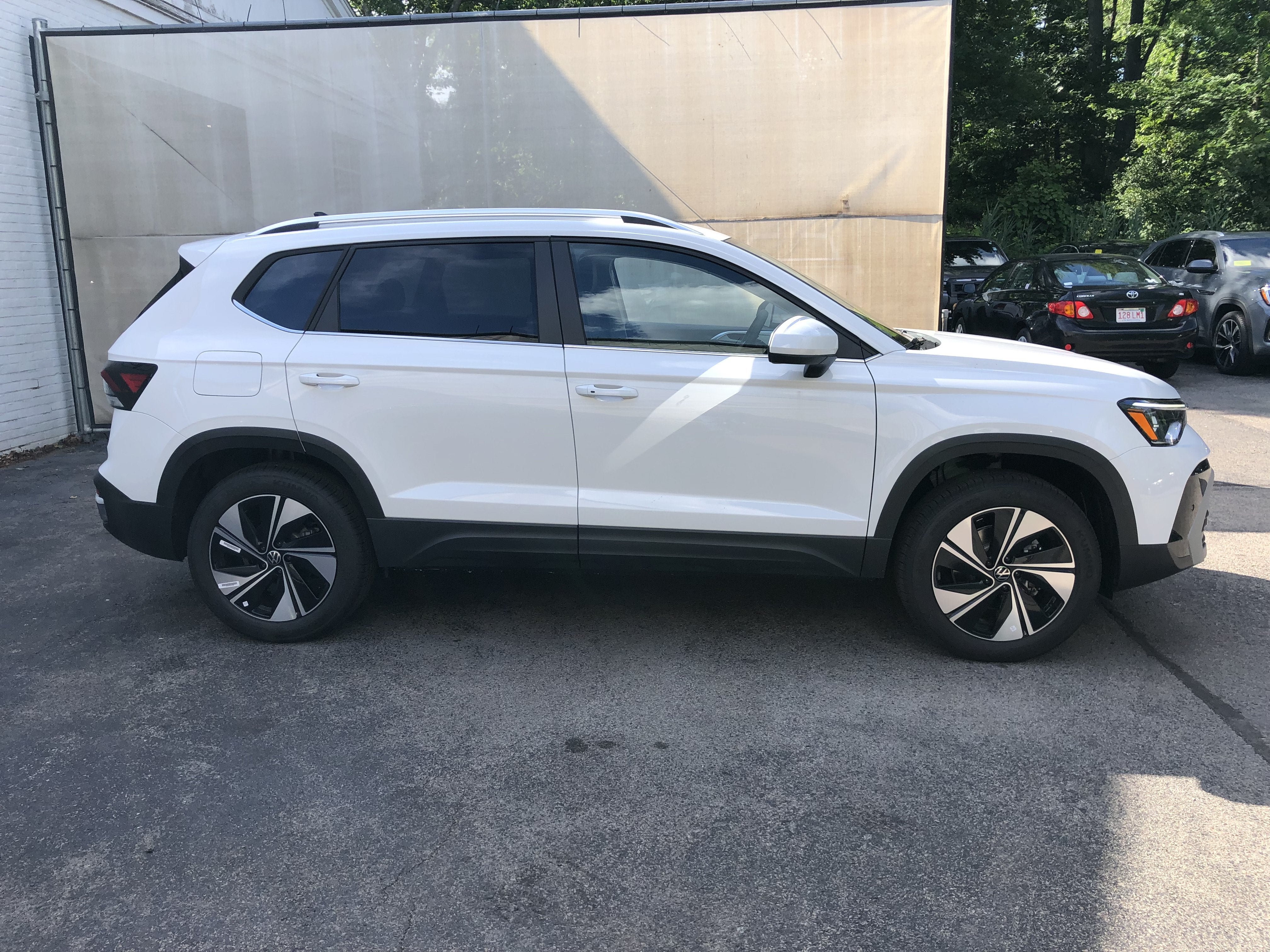 2026 Volkswagen Taos SE w/panoramic sunroof