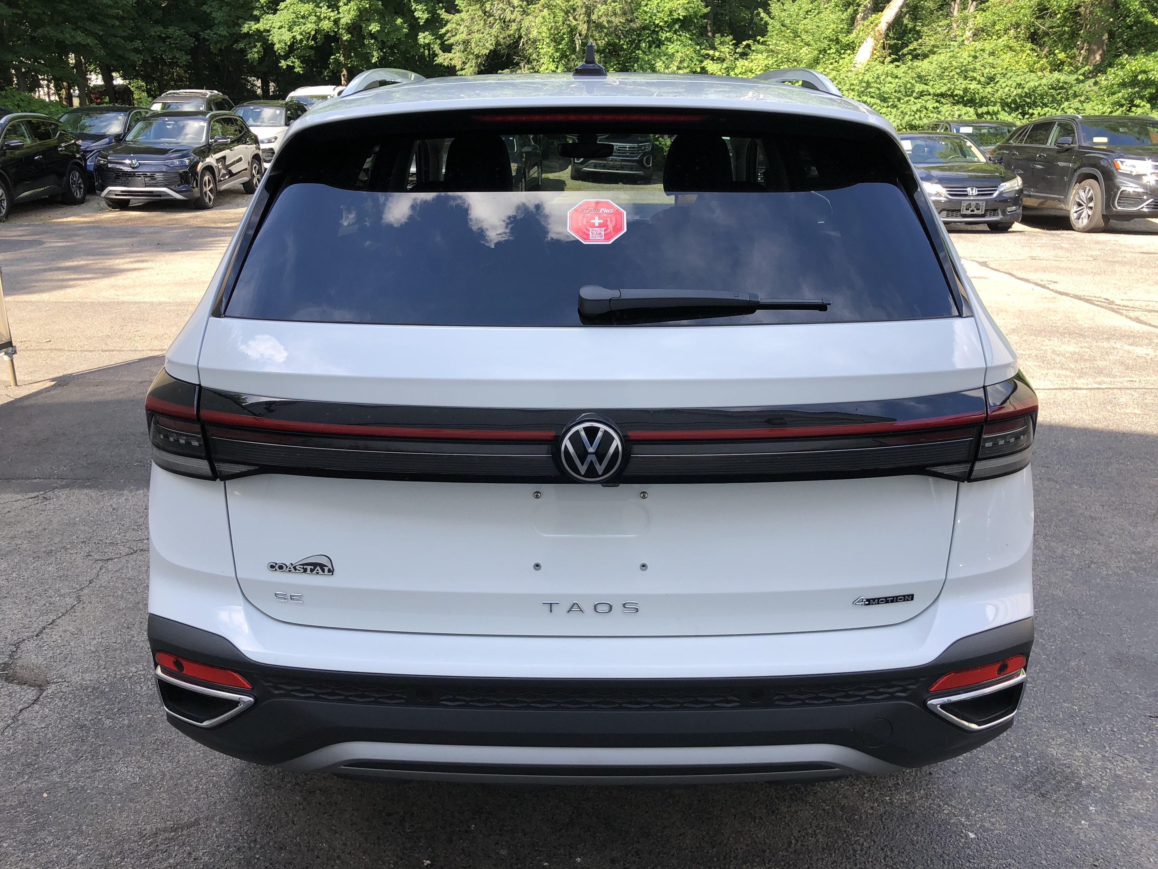 2026 Volkswagen Taos SE w/panoramic sunroof